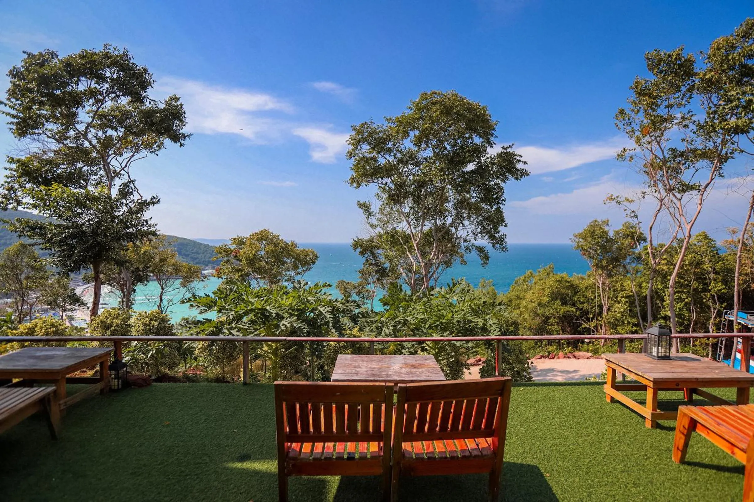 Parinya Hill Homestay & Cafe Koh Larn