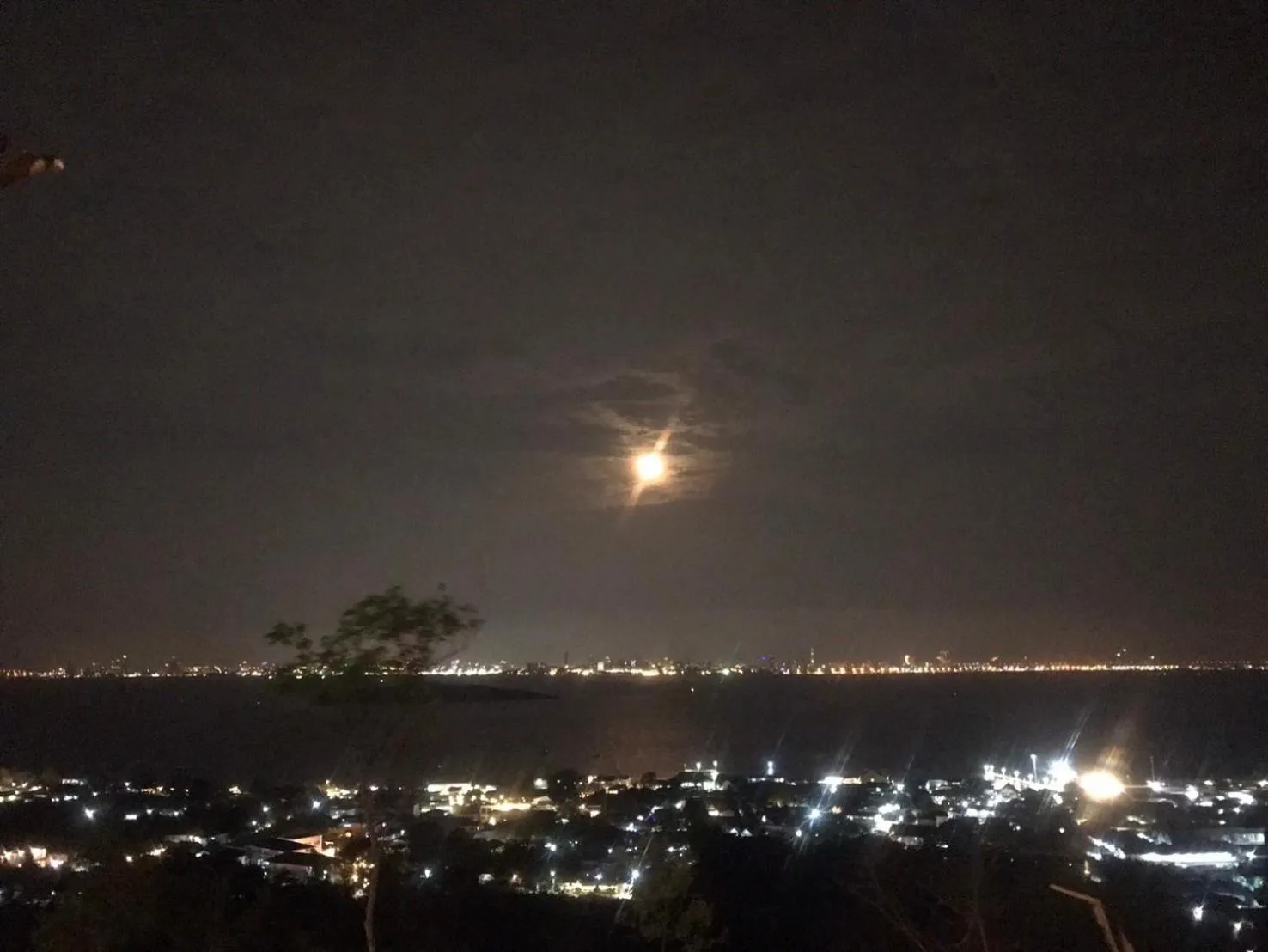 Night in Parinya Hill Homestay & Cafe Koh Larn