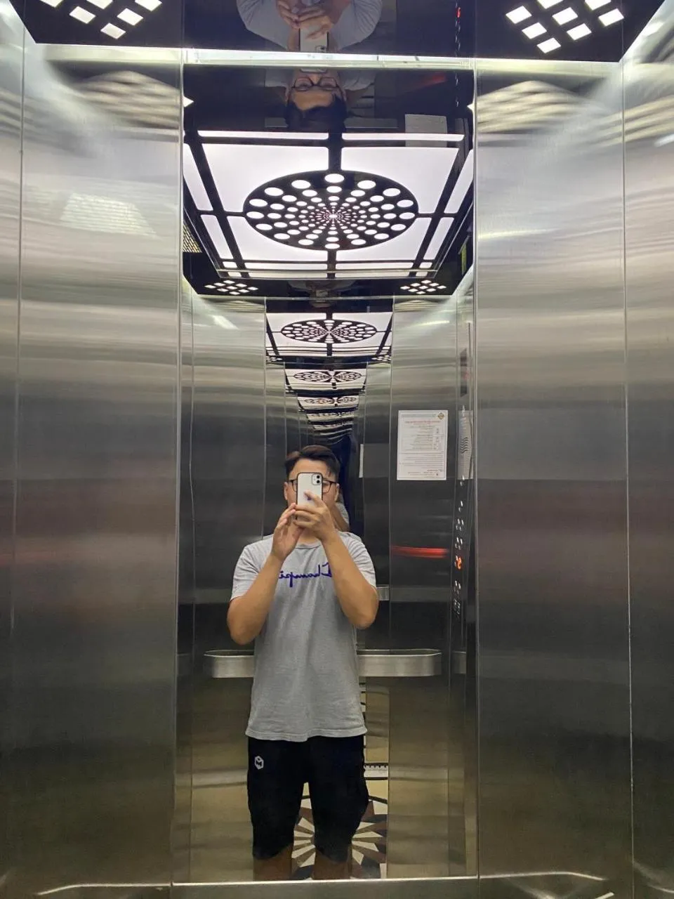 elevator in Minh Trang Motel