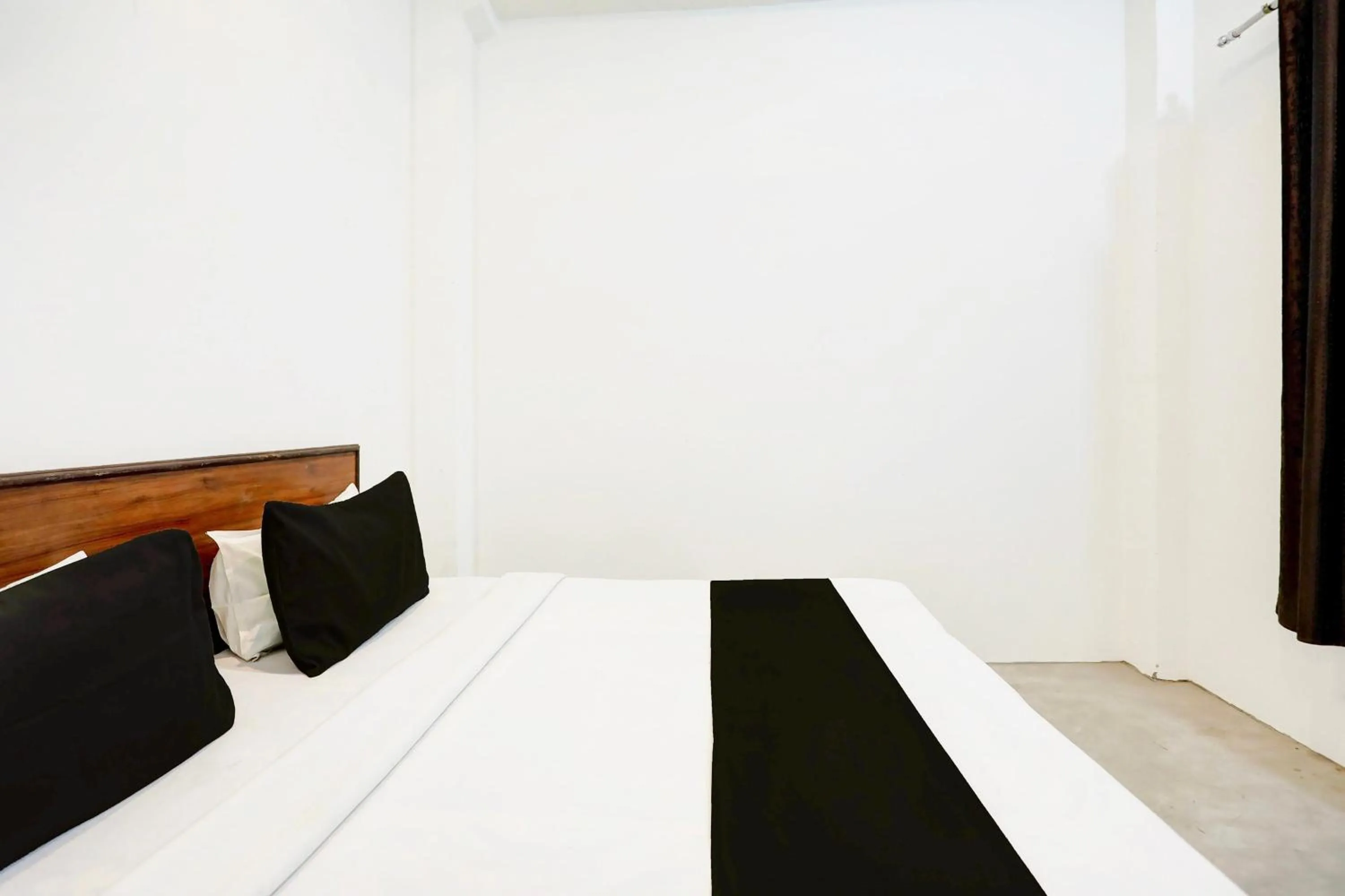 Bedroom in Hotel O D.K. PALACE HOTEL & ROOMS