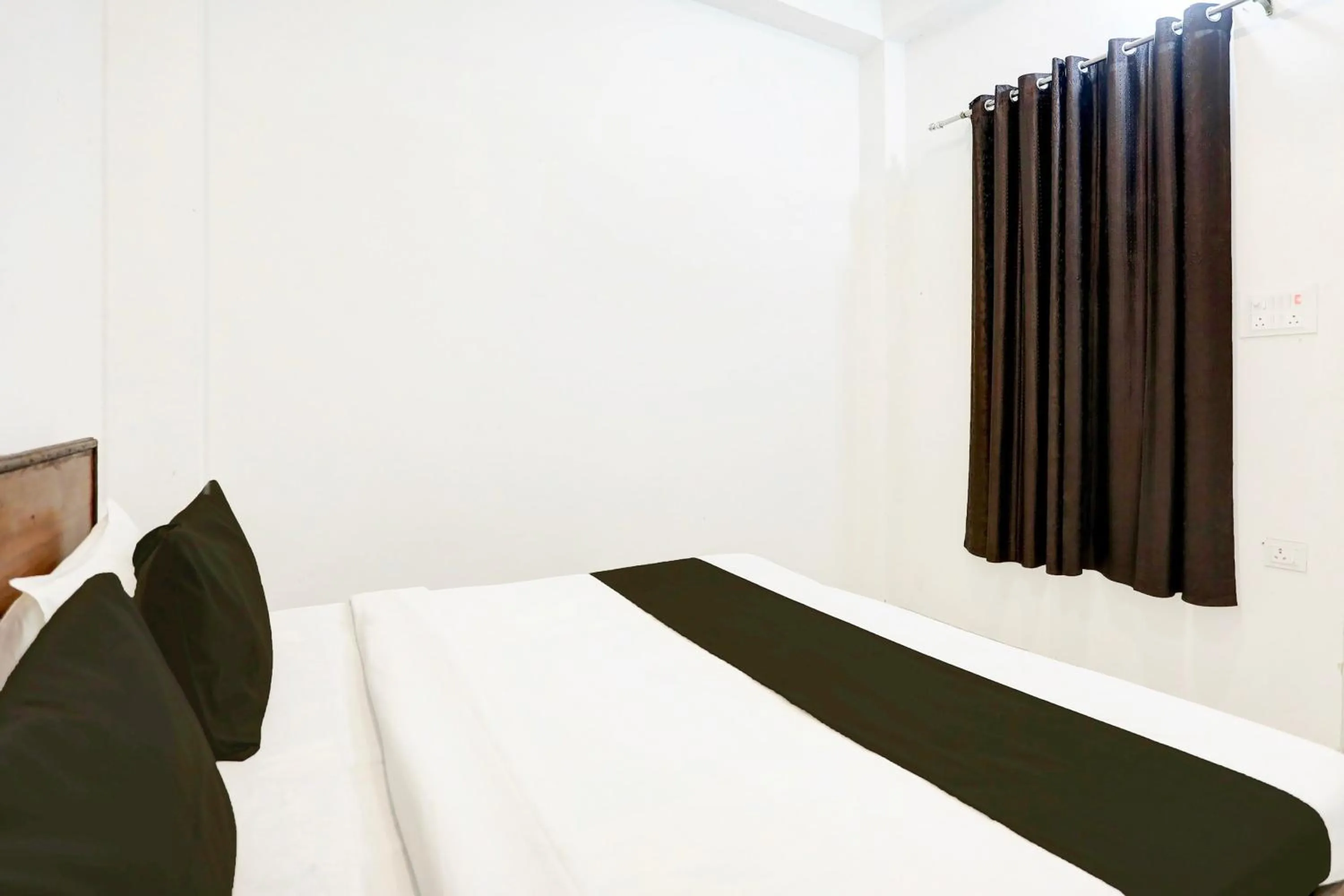 Bedroom in Hotel O D.K. PALACE HOTEL & ROOMS