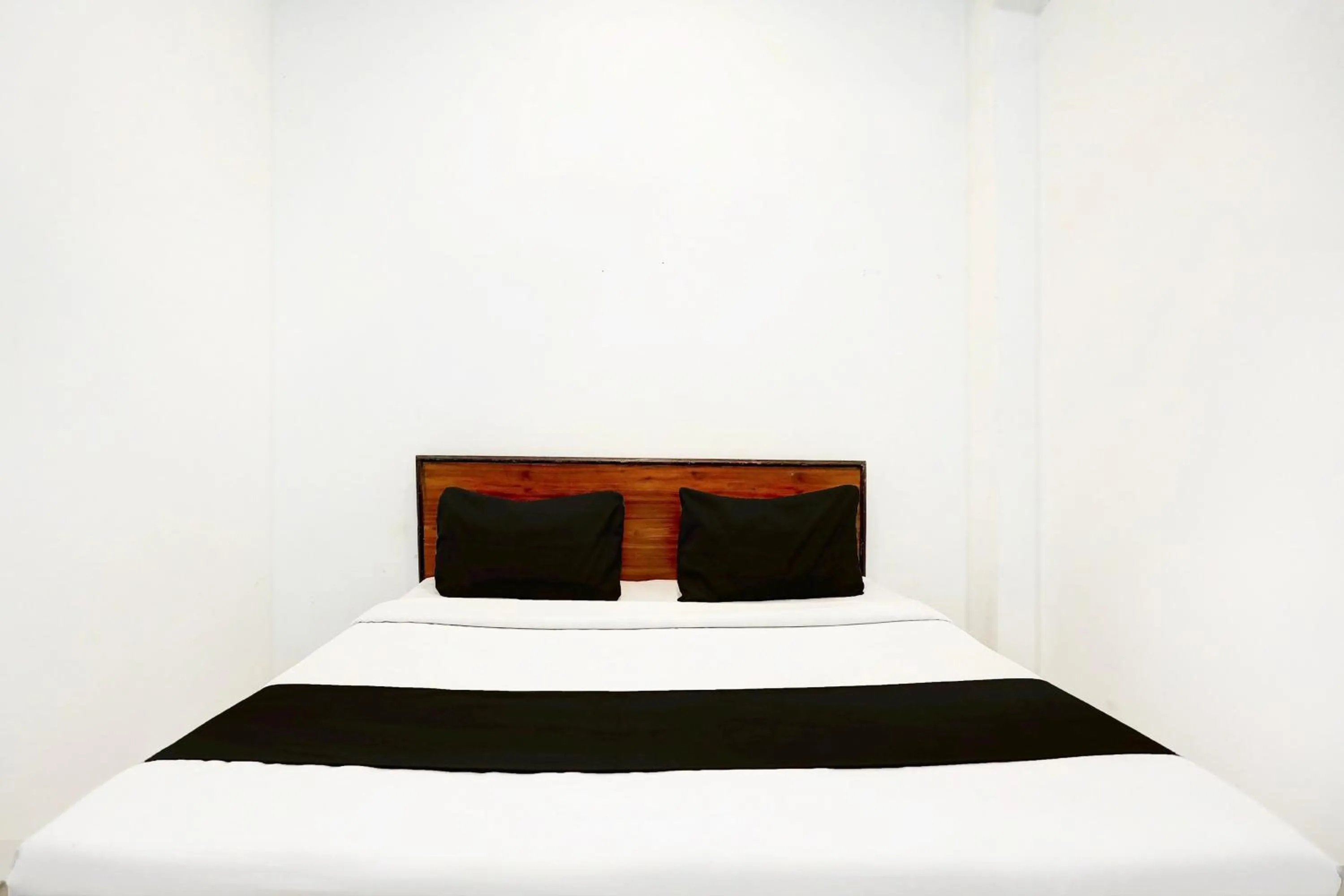 Bedroom in Hotel O D.K. PALACE HOTEL & ROOMS