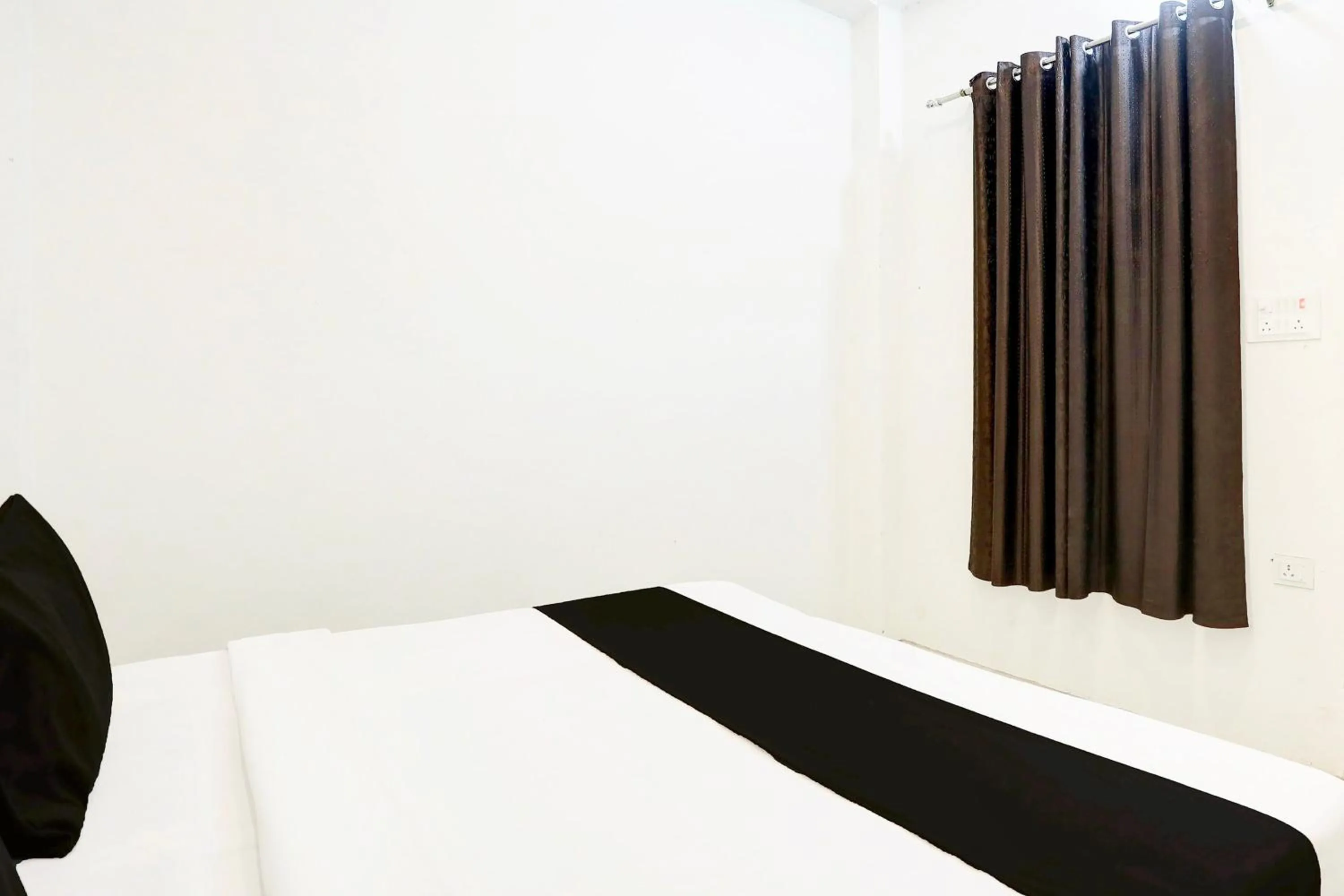 Bedroom in Hotel O D.K. PALACE HOTEL & ROOMS