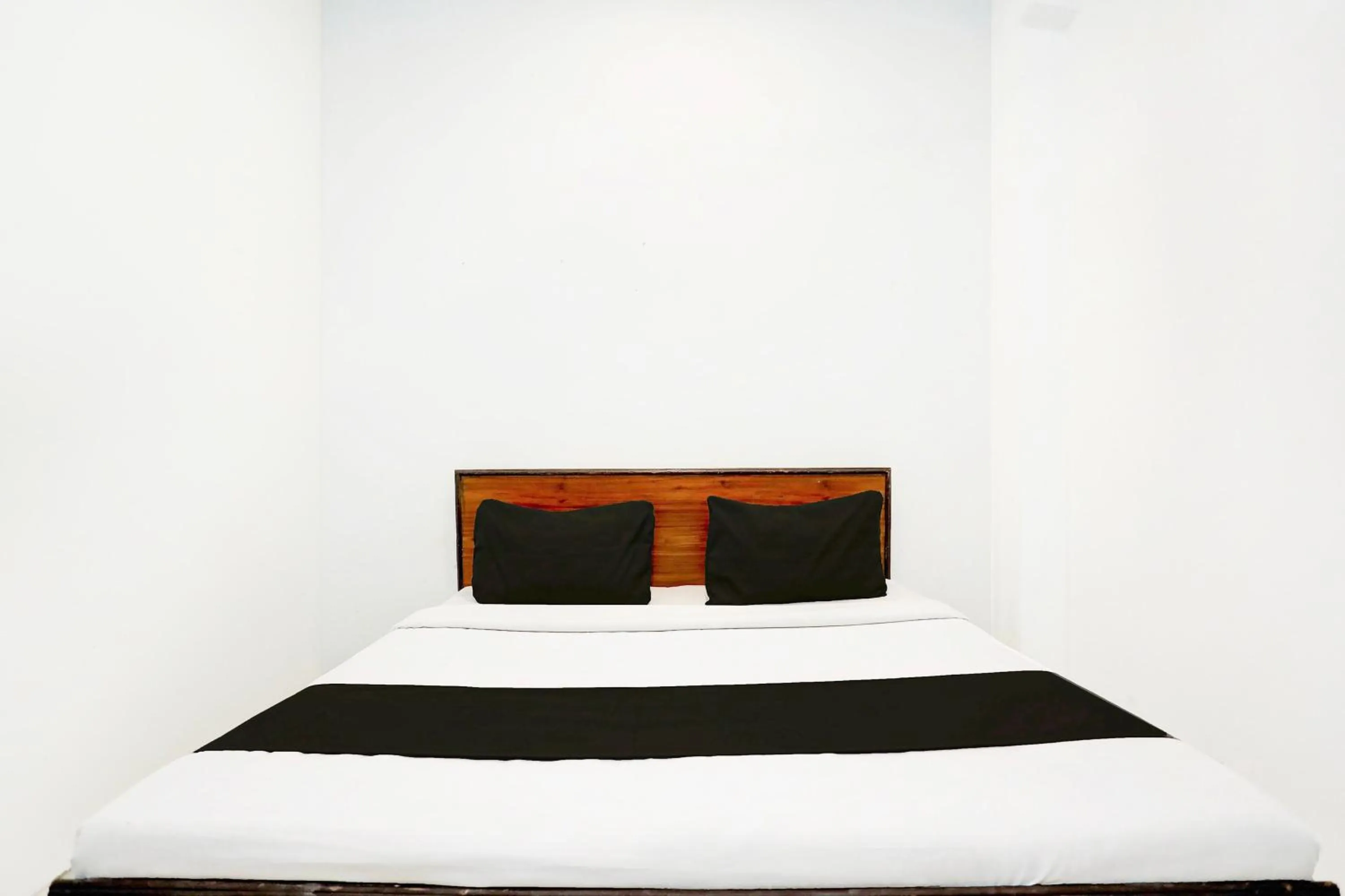 Bedroom in Hotel O D.K. PALACE HOTEL & ROOMS