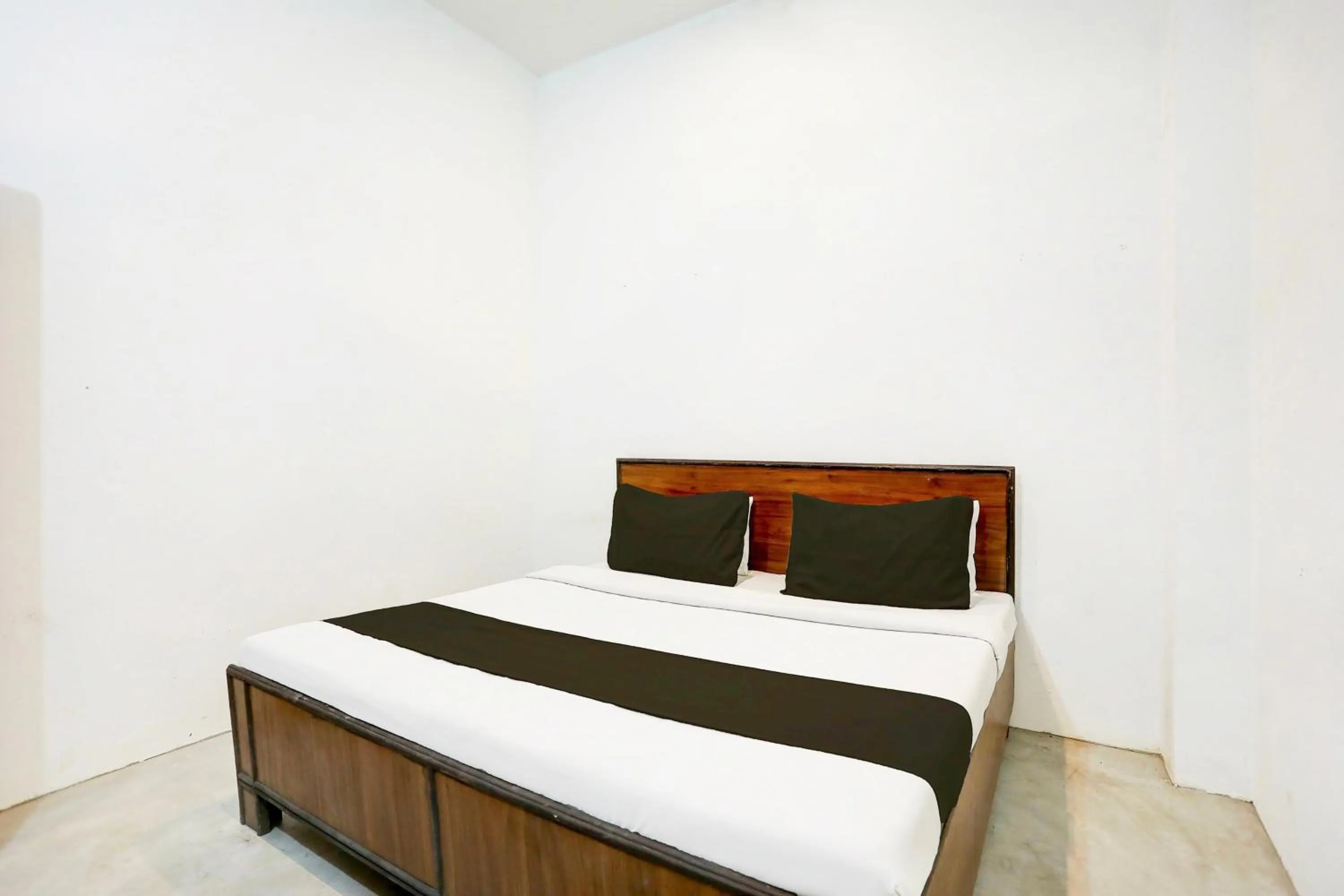 Bedroom in Hotel O D.K. PALACE HOTEL & ROOMS