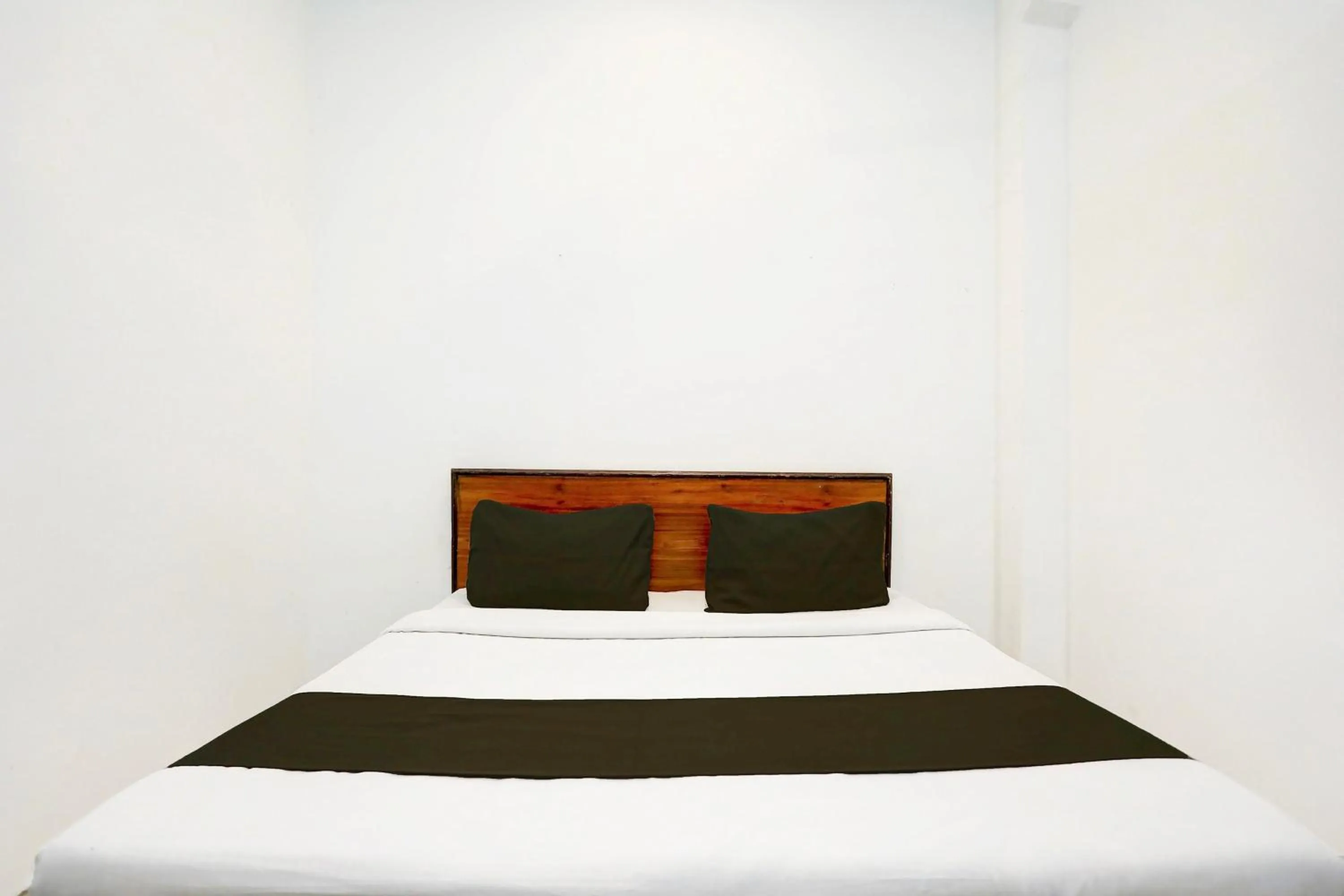 Bedroom in Hotel O D.K. PALACE HOTEL & ROOMS