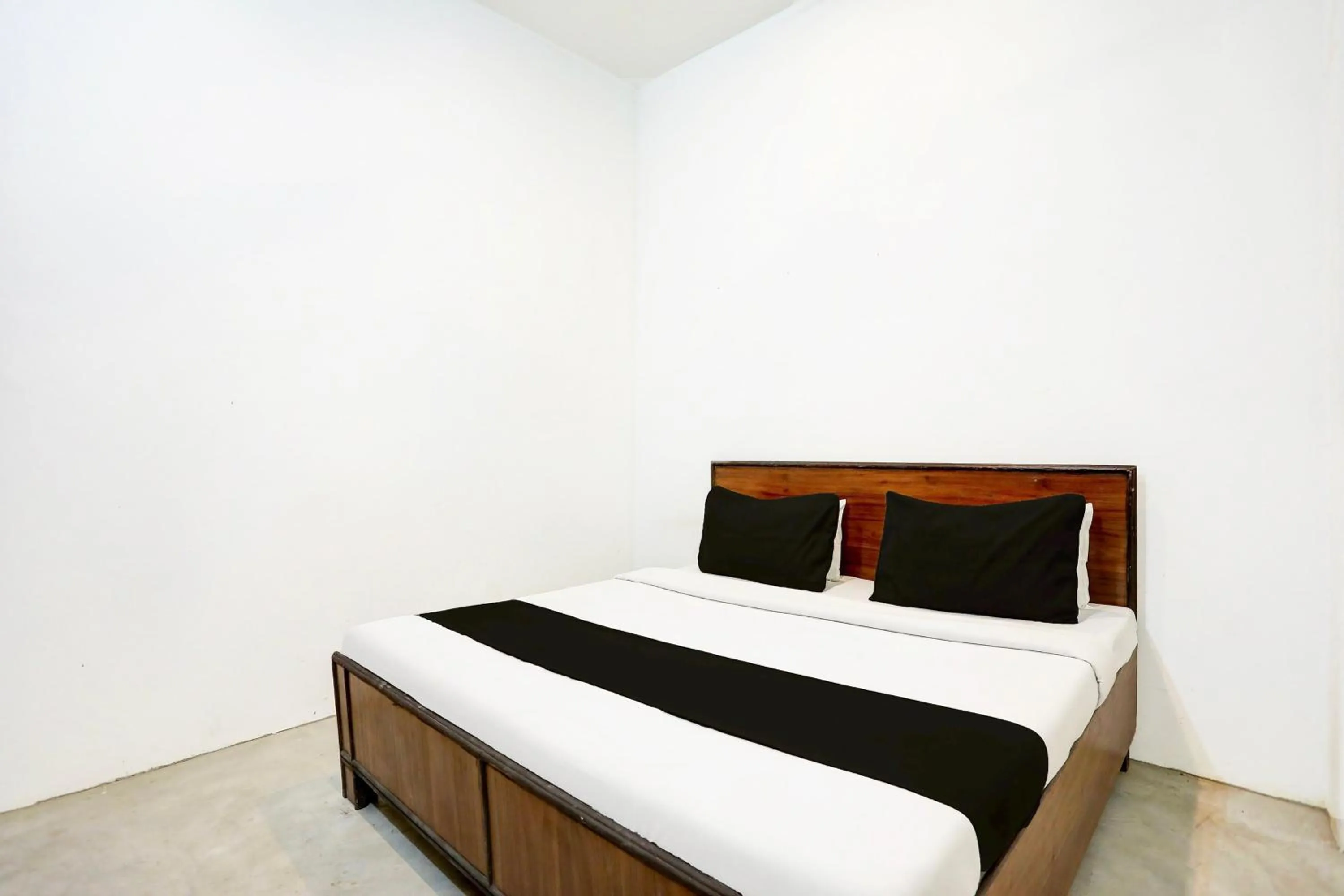 Bedroom in Hotel O D.K. PALACE HOTEL & ROOMS