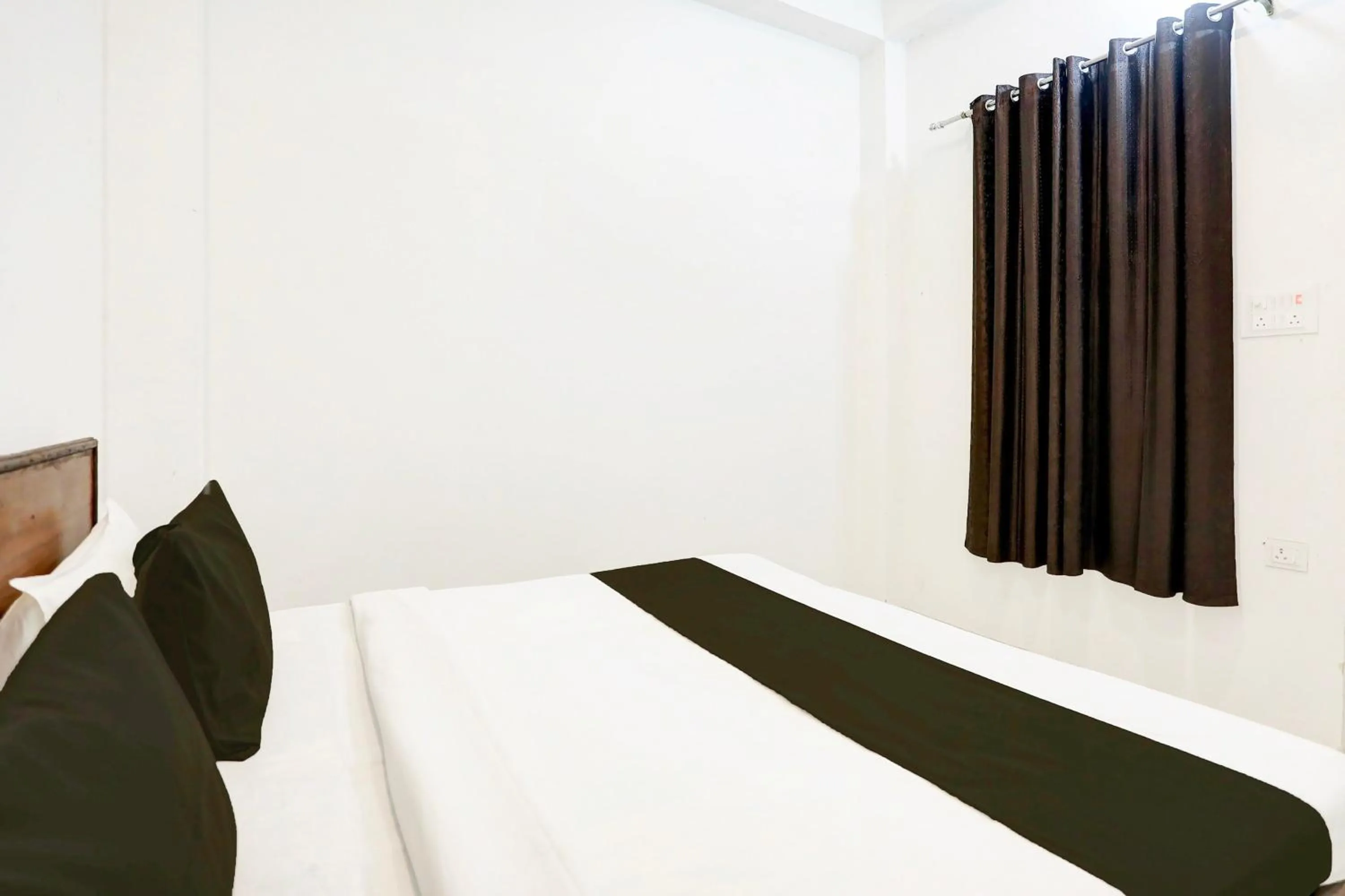 Bedroom in Hotel O D.K. PALACE HOTEL & ROOMS