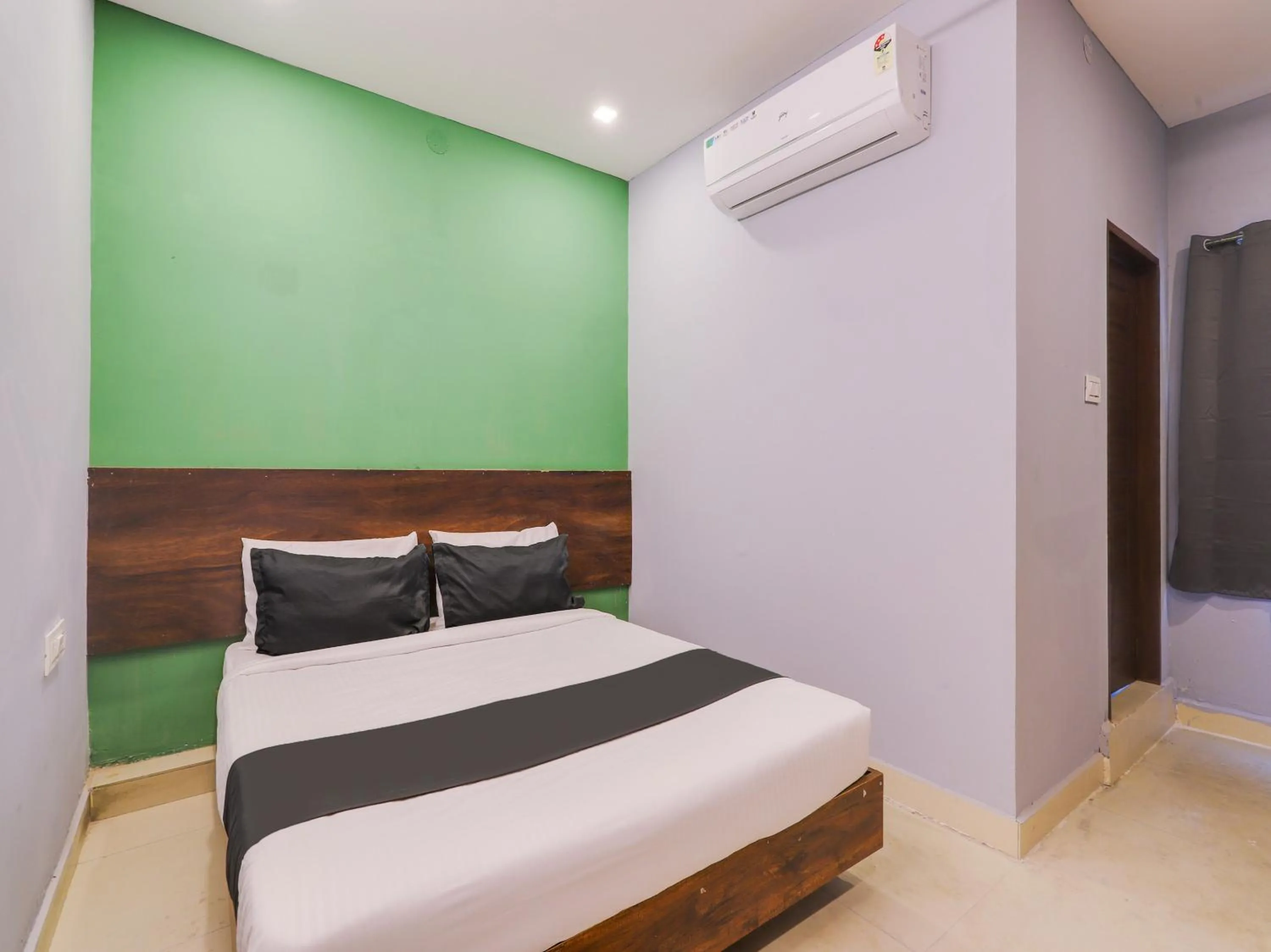 Bedroom in Hotel O Ragas