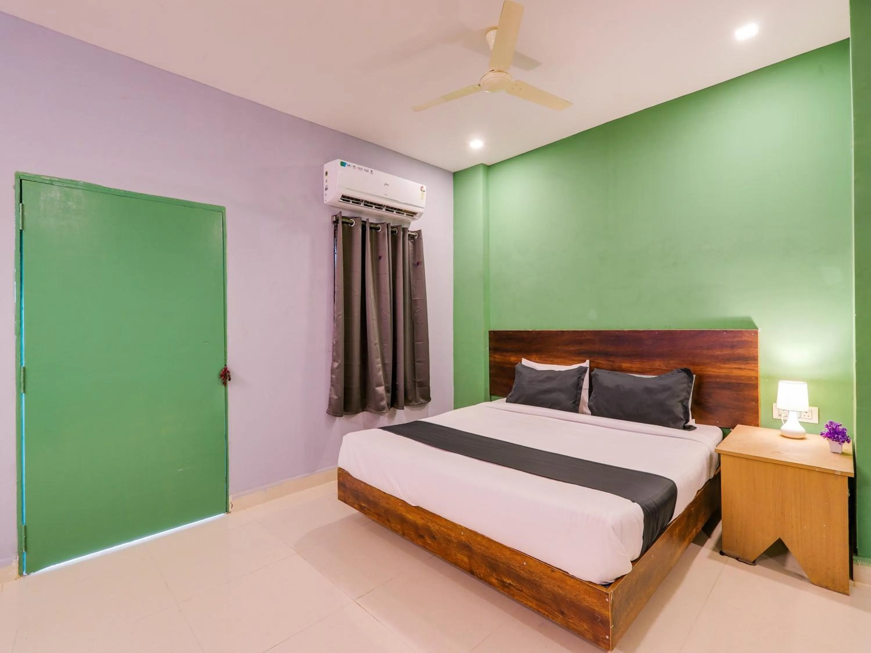 Bedroom in Hotel O Ragas