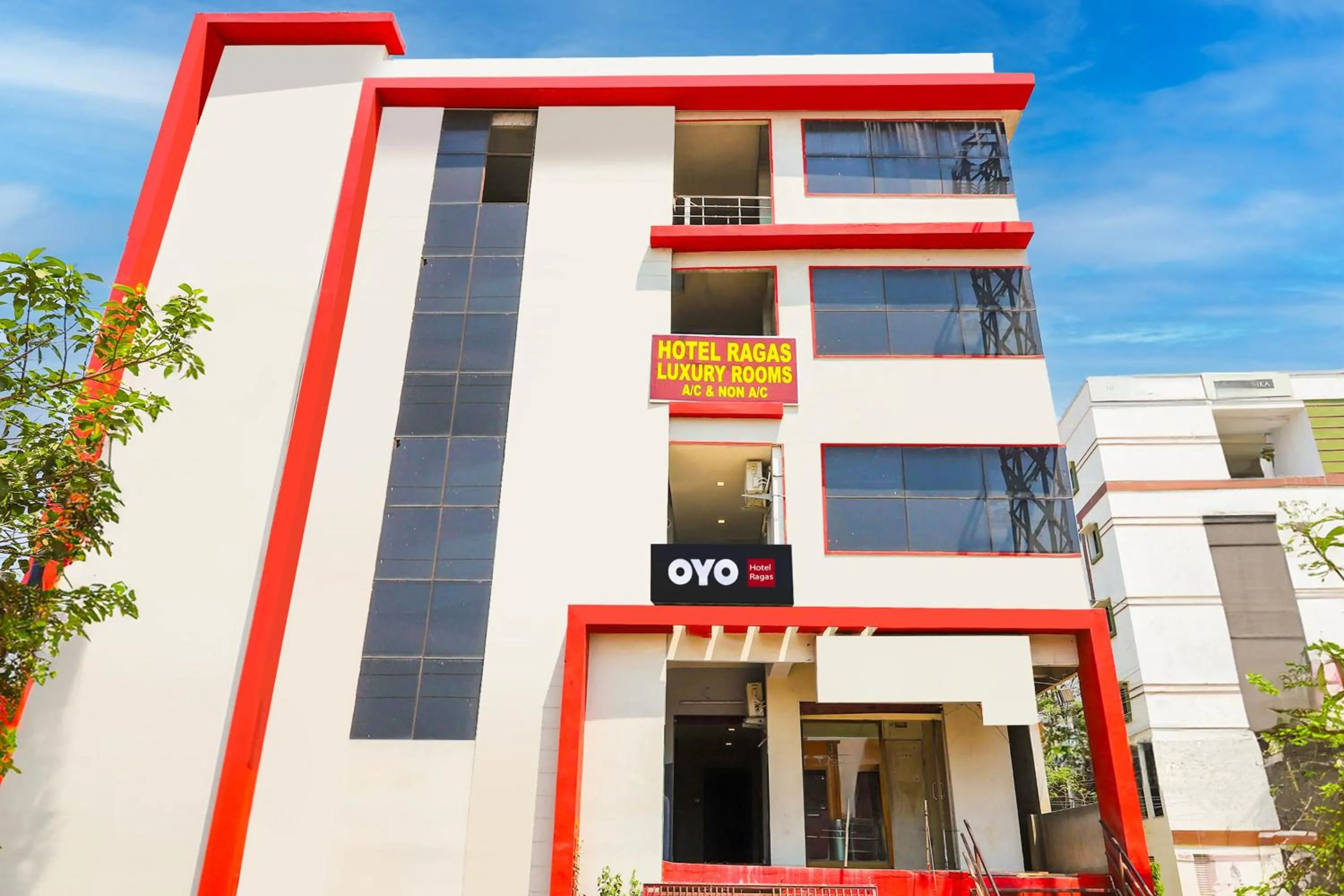 Facade/entrance in Hotel O Ragas