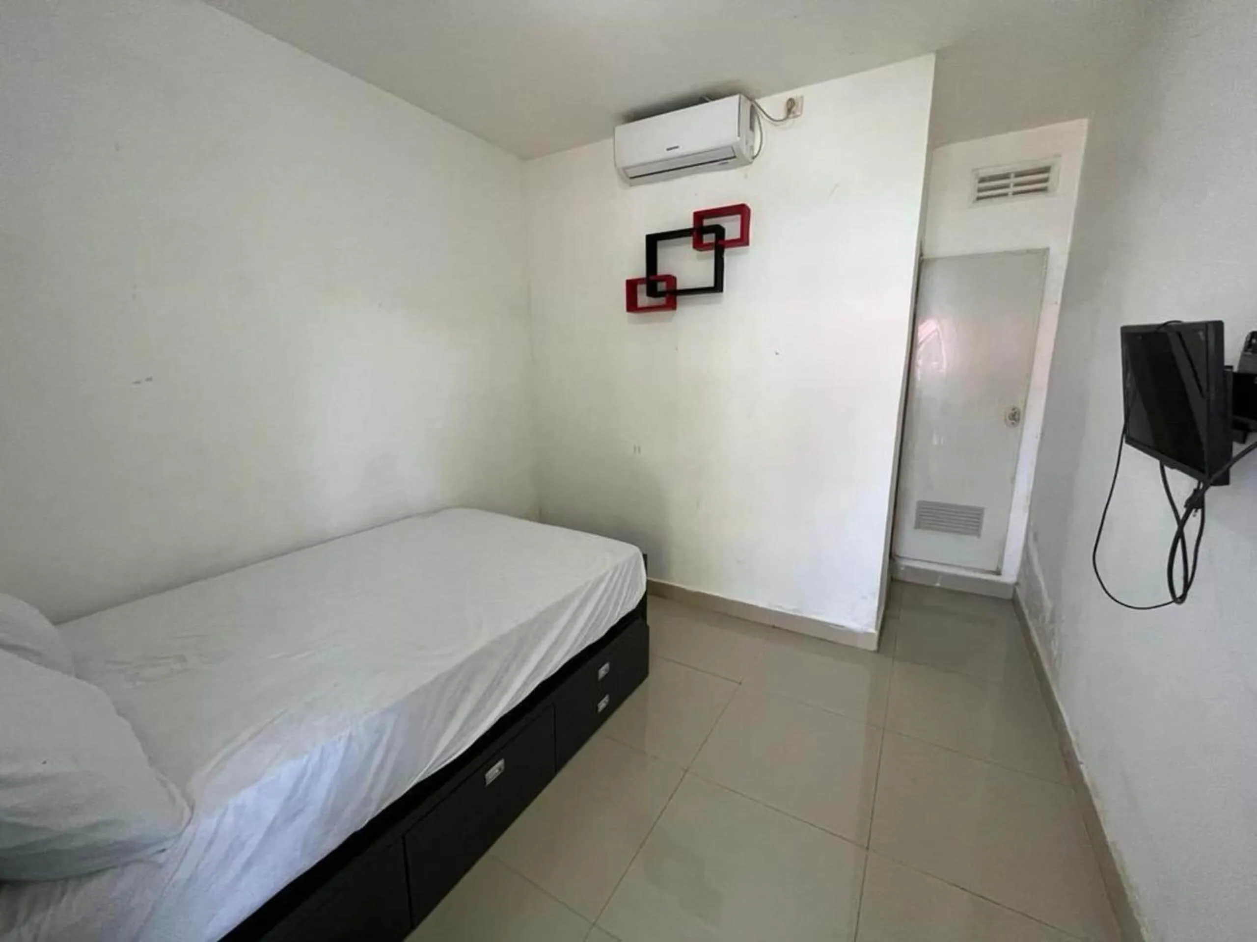 Bedroom, Bed in Hotel O Aero Kost Bu Lisa Syariah Near Pasar Tradisional Lawang