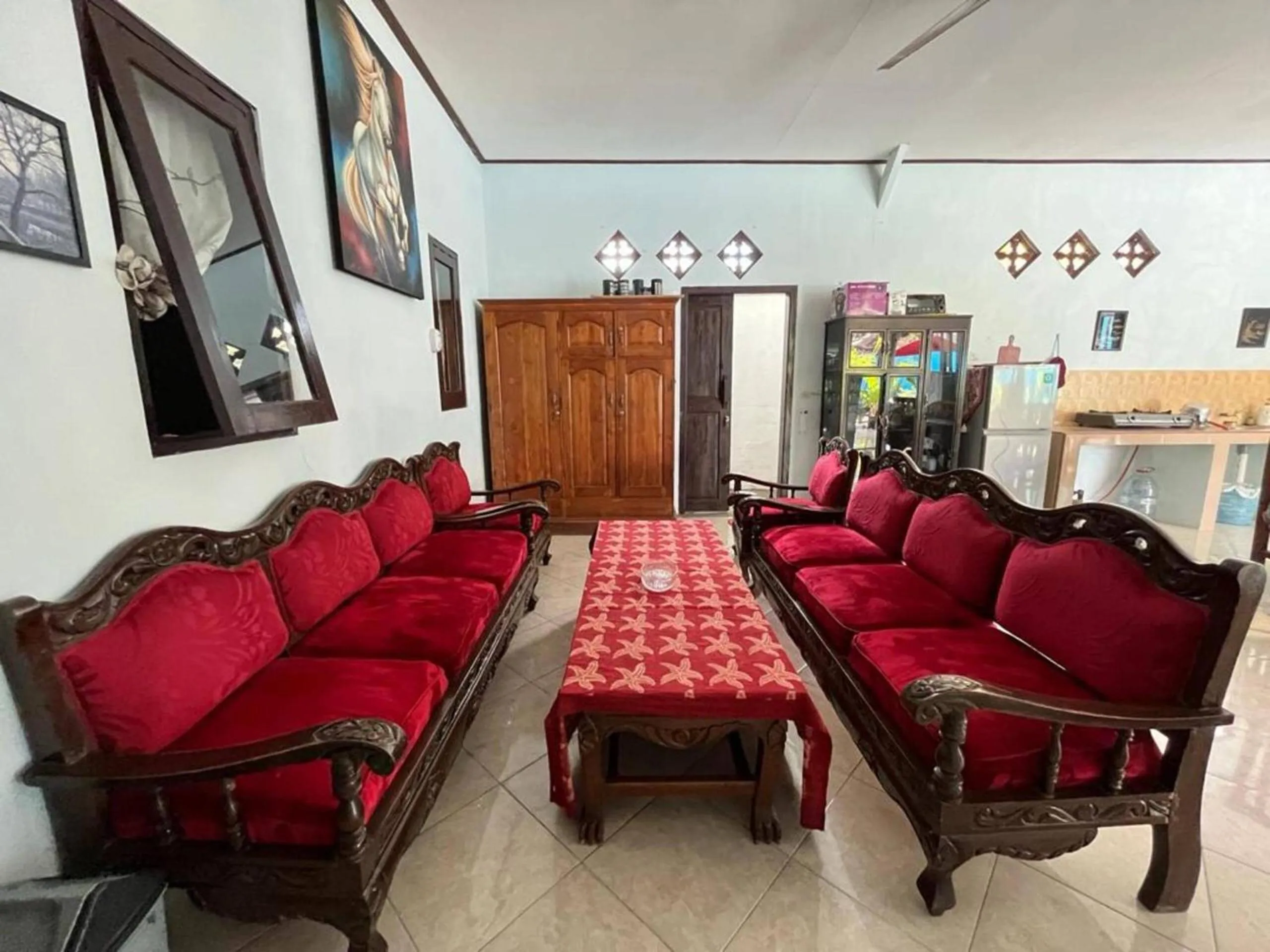 Lobby or reception in Hotel O Aero Kost Bu Lisa Syariah Near Pasar Tradisional Lawang