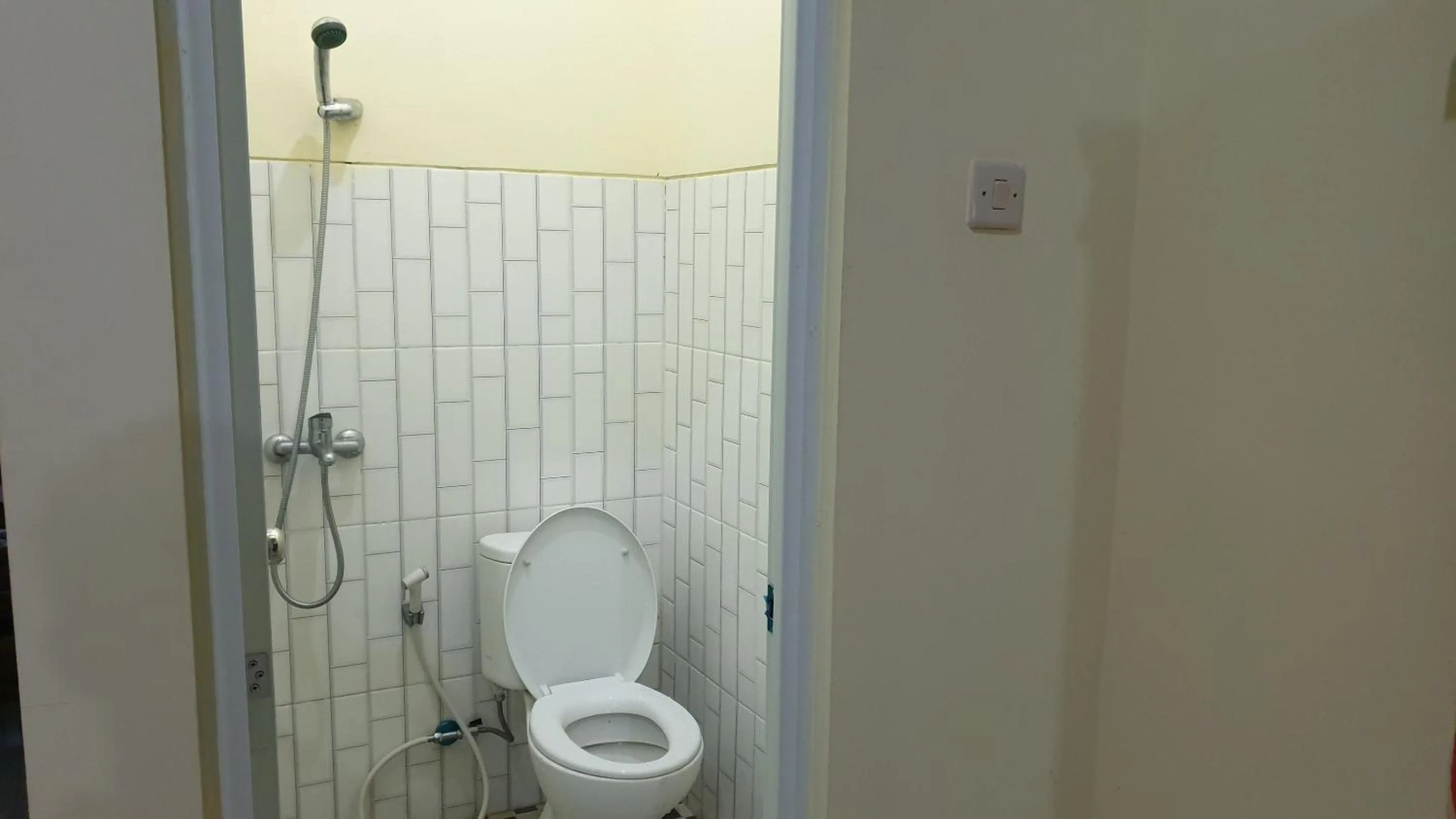 Bathroom in Hotel O Aero Kost Bu Lisa Syariah Near Pasar Tradisional Lawang