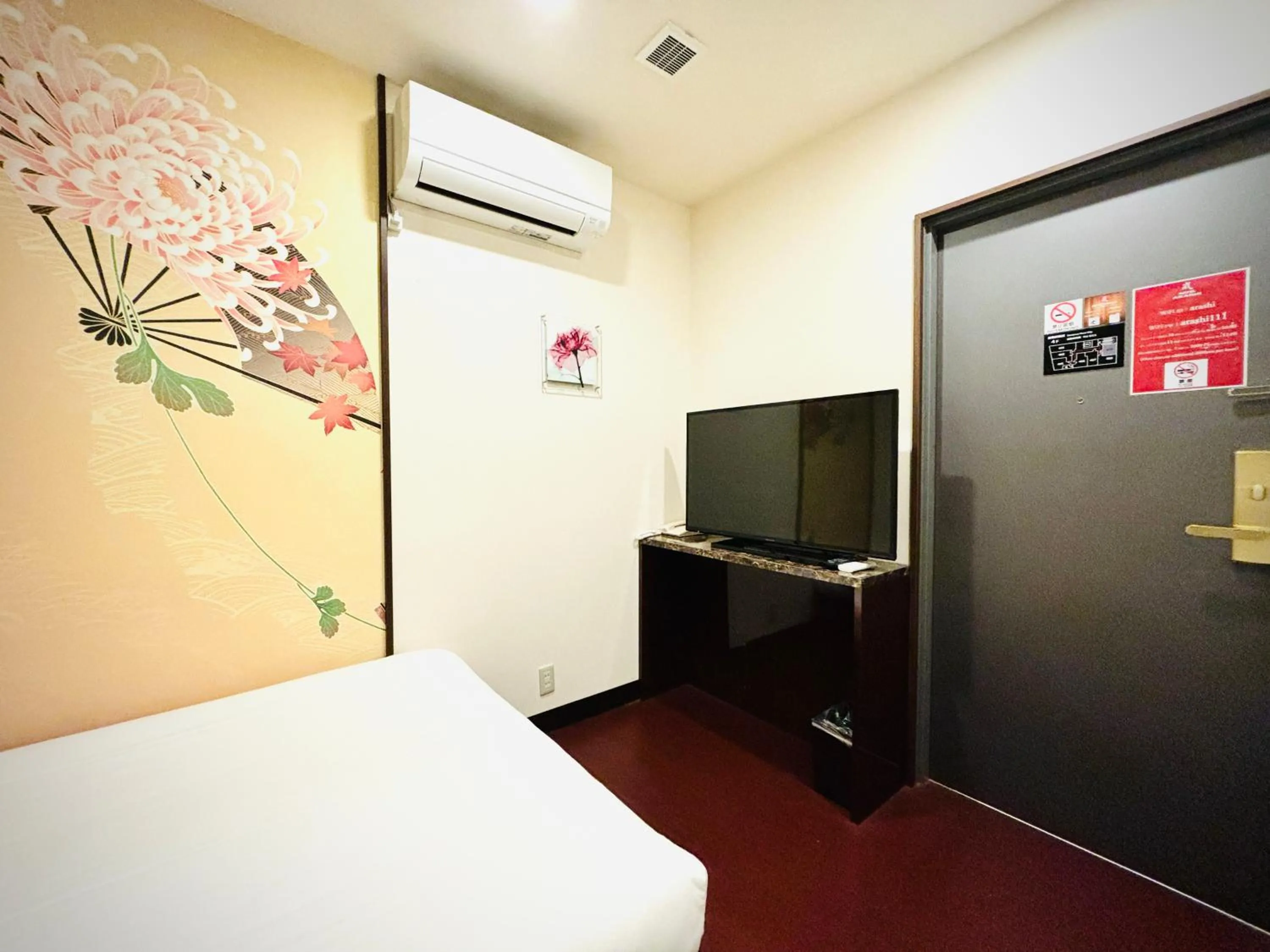 TV and multimedia, Bed in Hotel Arashi Namba No002