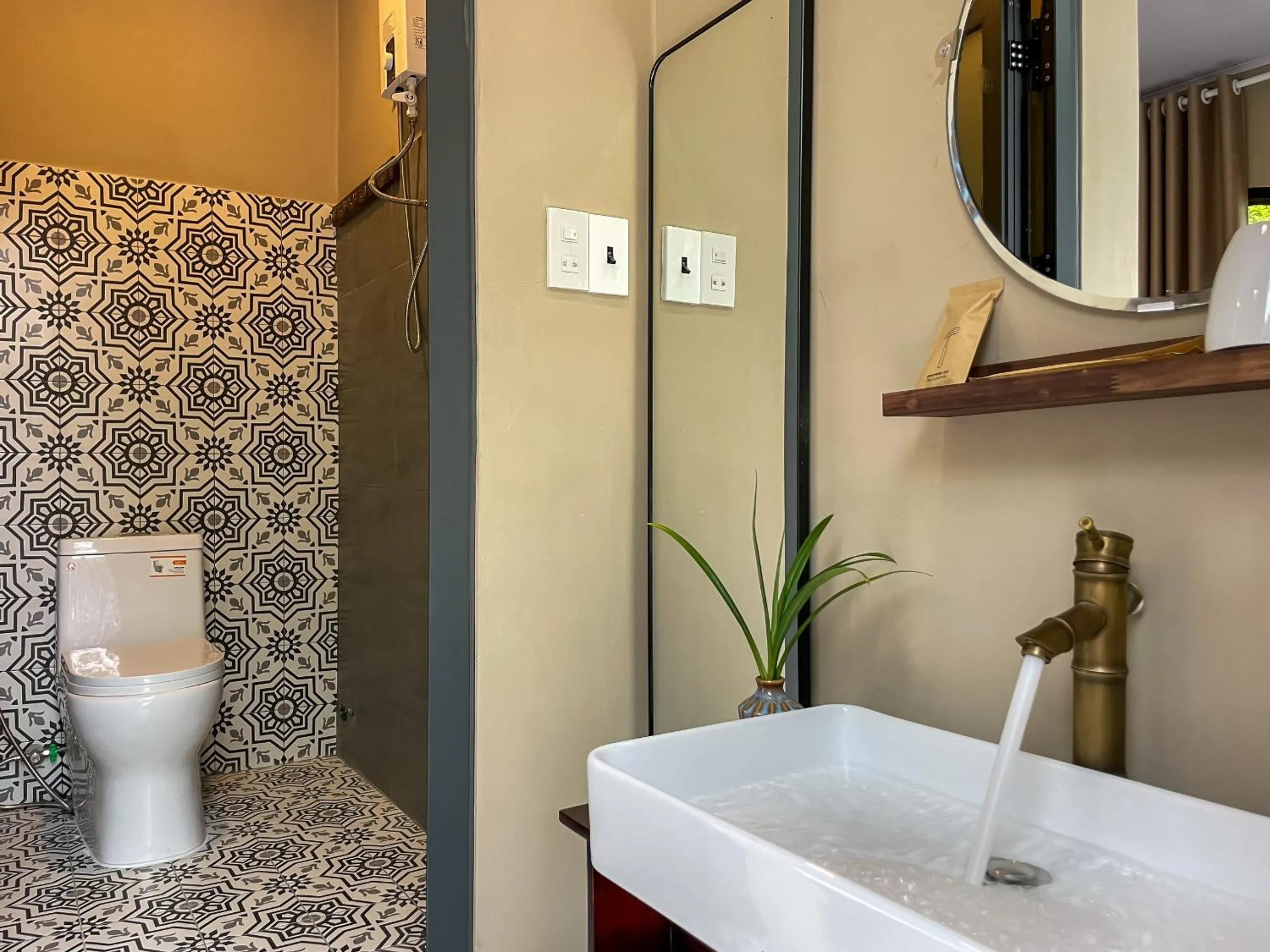 Shower in Cottage Retreat DALAT