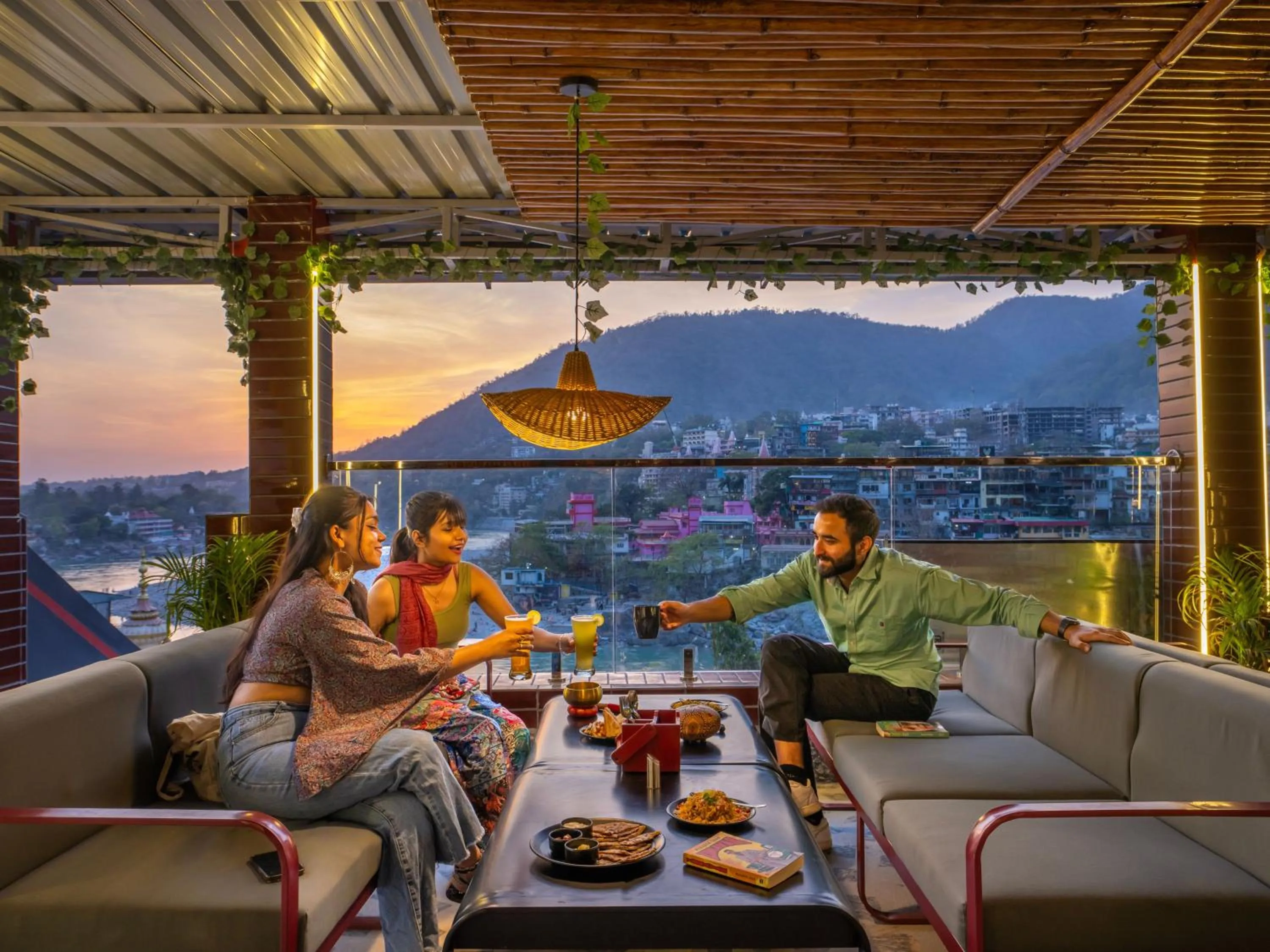 Restaurant/places to eat in The Hosteller Rishikesh, Ganges