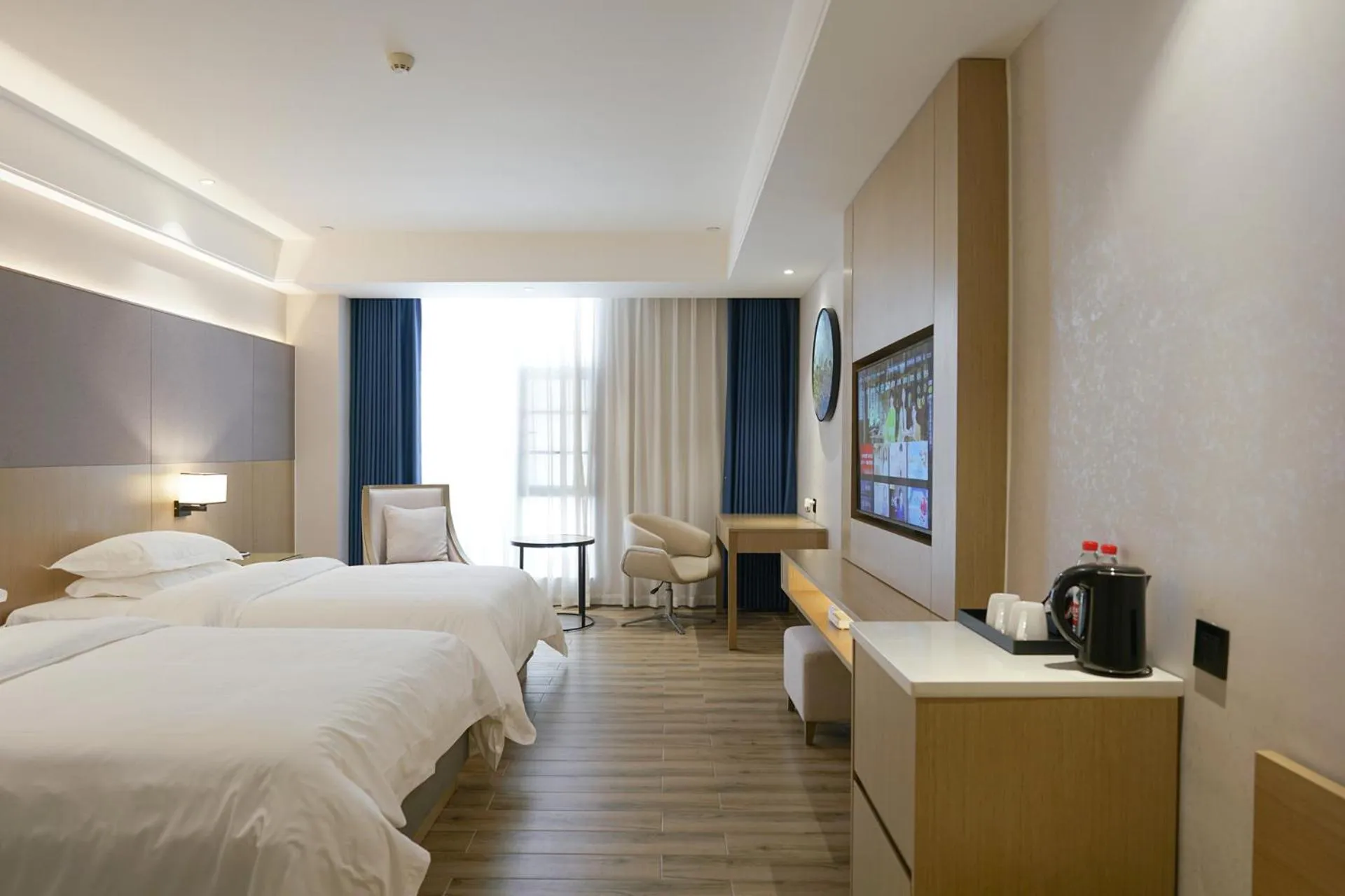 Photo of the whole room, Bed in Paco Hotel Guangzhou North Railway Station