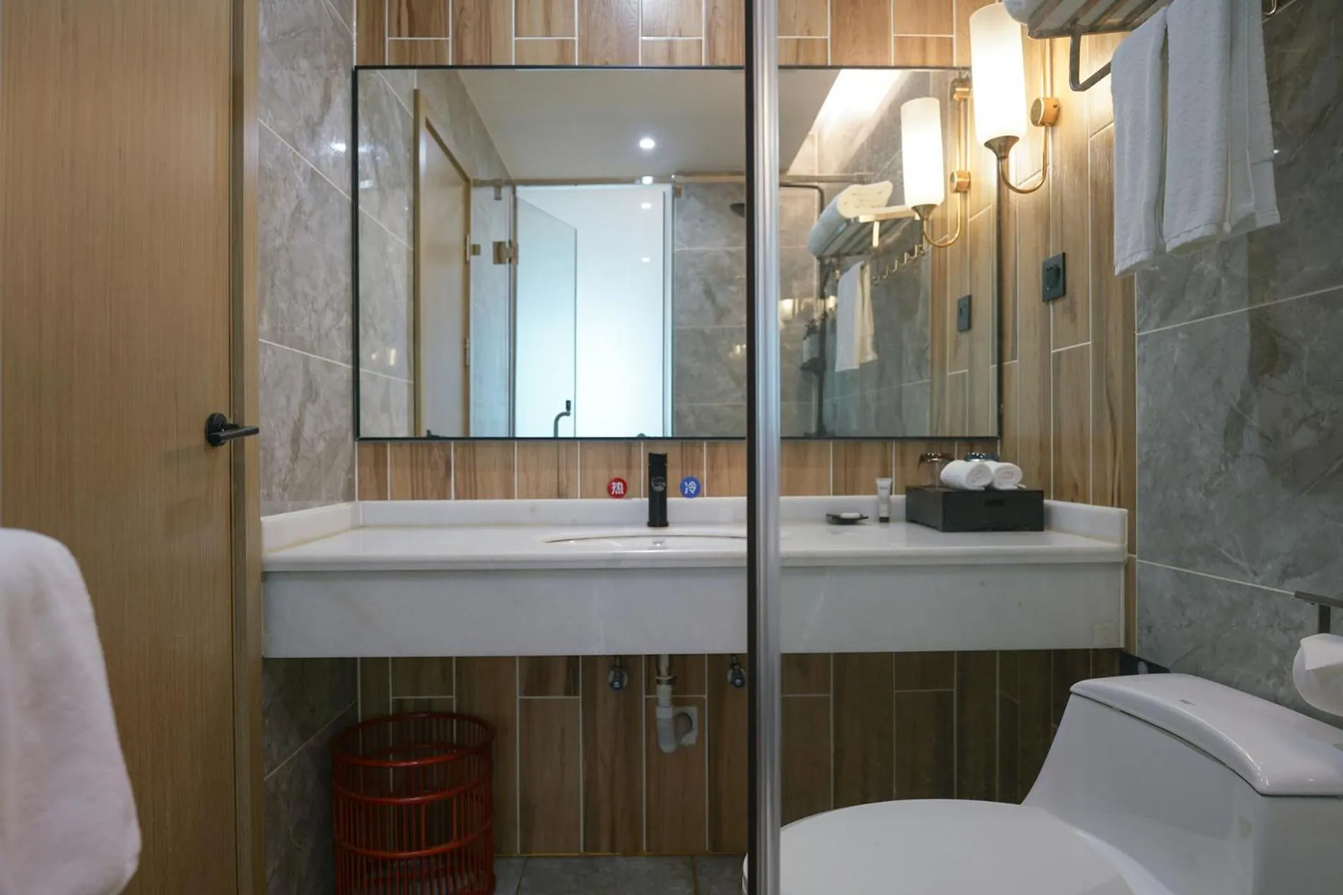 Toilet in Paco Hotel Guangzhou North Railway Station