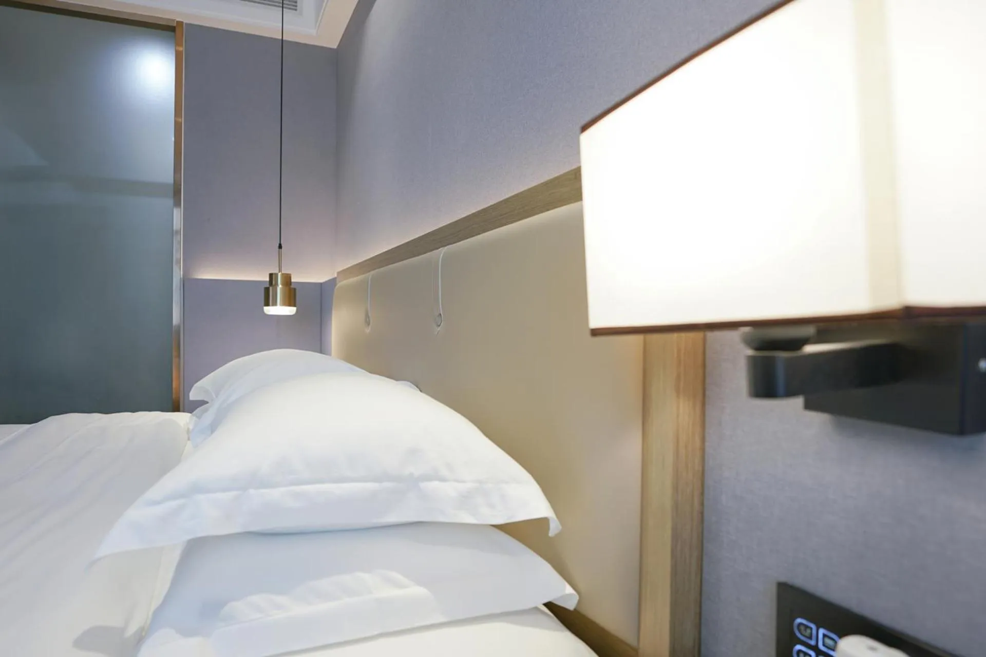 Bed in Paco Hotel Guangzhou North Railway Station