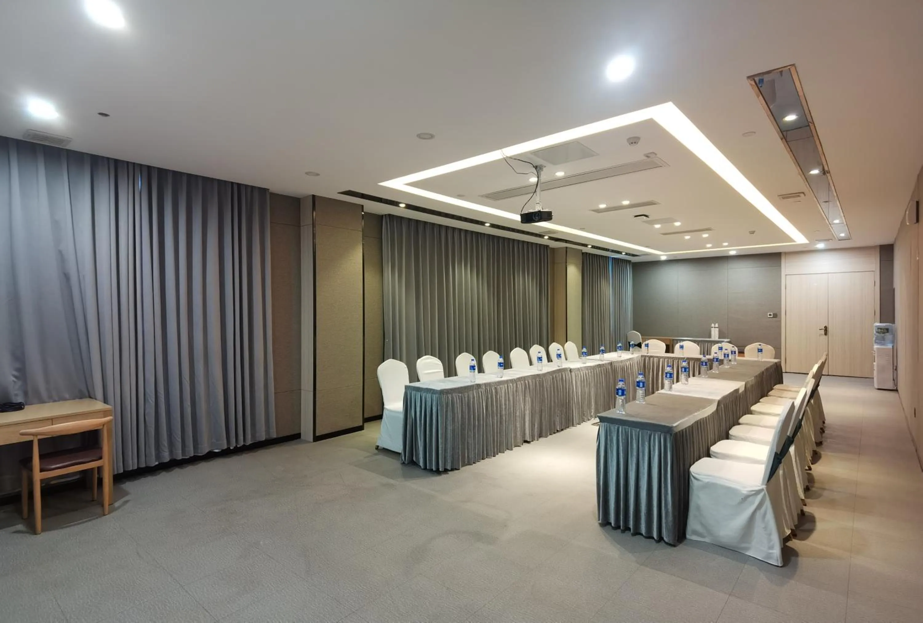 Meeting/conference room in Paco Hotel Guangzhou North Railway Station
