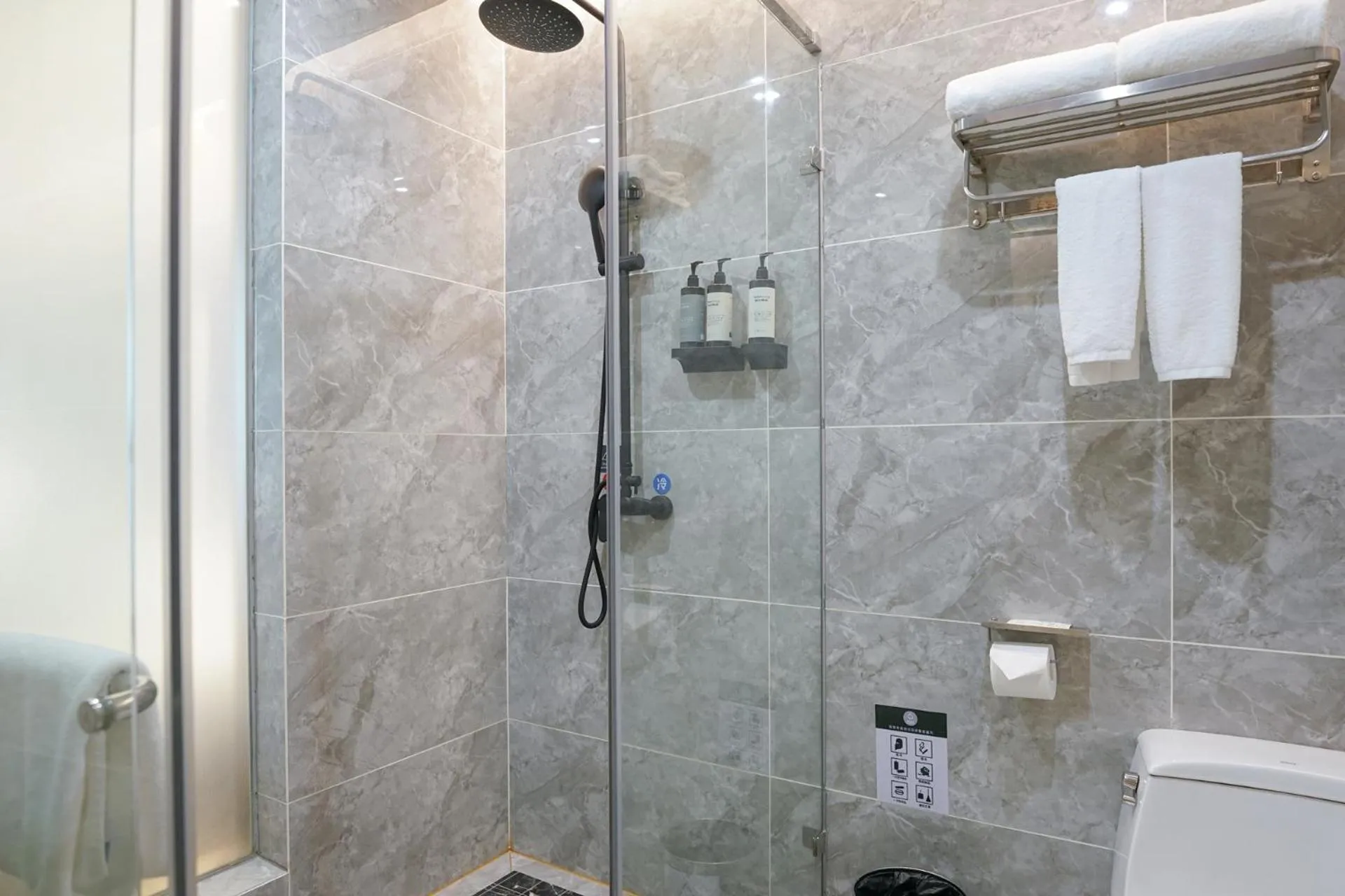 Shower in Paco Hotel Guangzhou North Railway Station