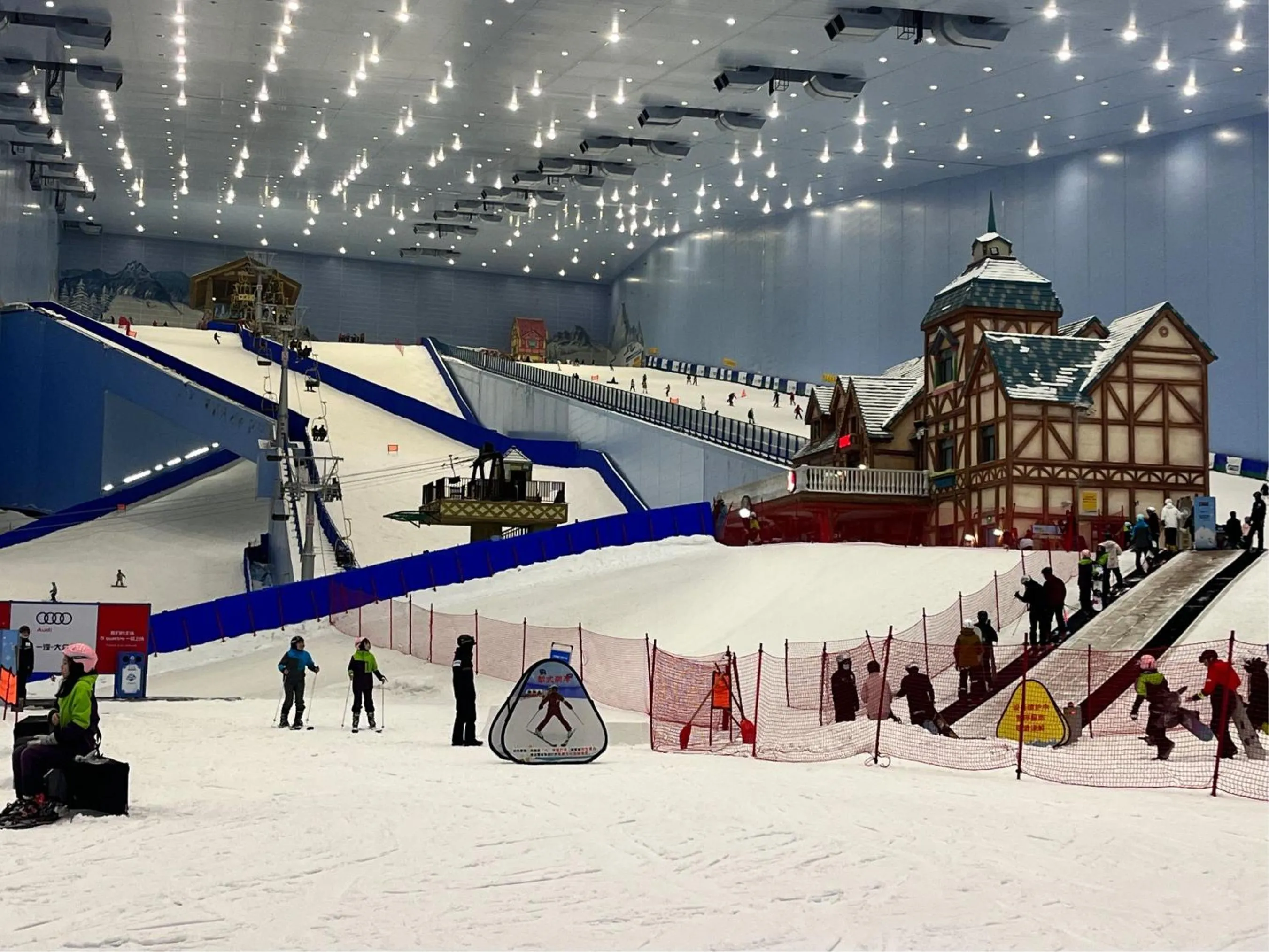 Skiing in Paco Hotel Guangzhou North Railway Station