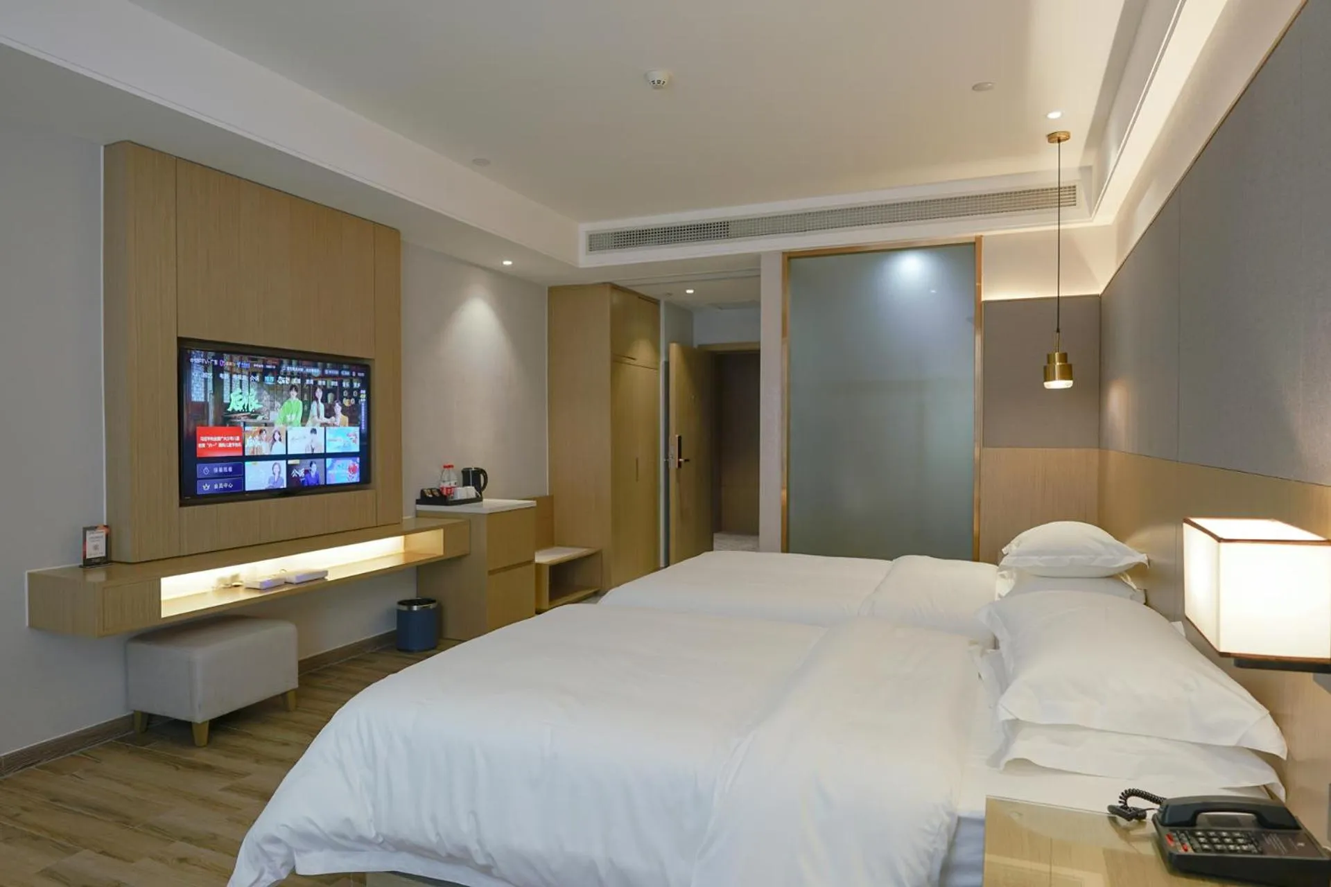 Photo of the whole room, Bed in Paco Hotel Guangzhou North Railway Station