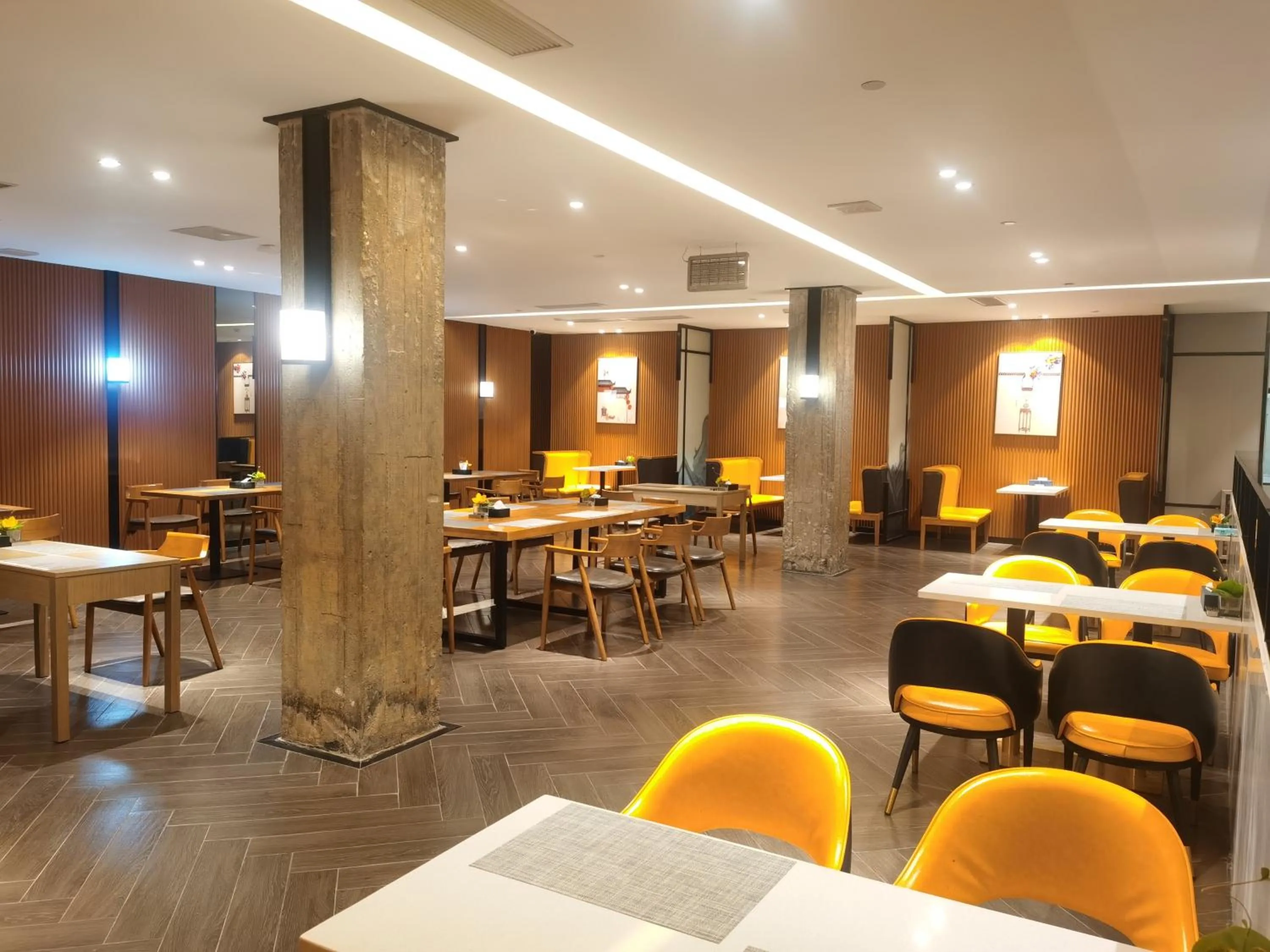 Restaurant/places to eat in Paco Hotel Guangzhou North Railway Station