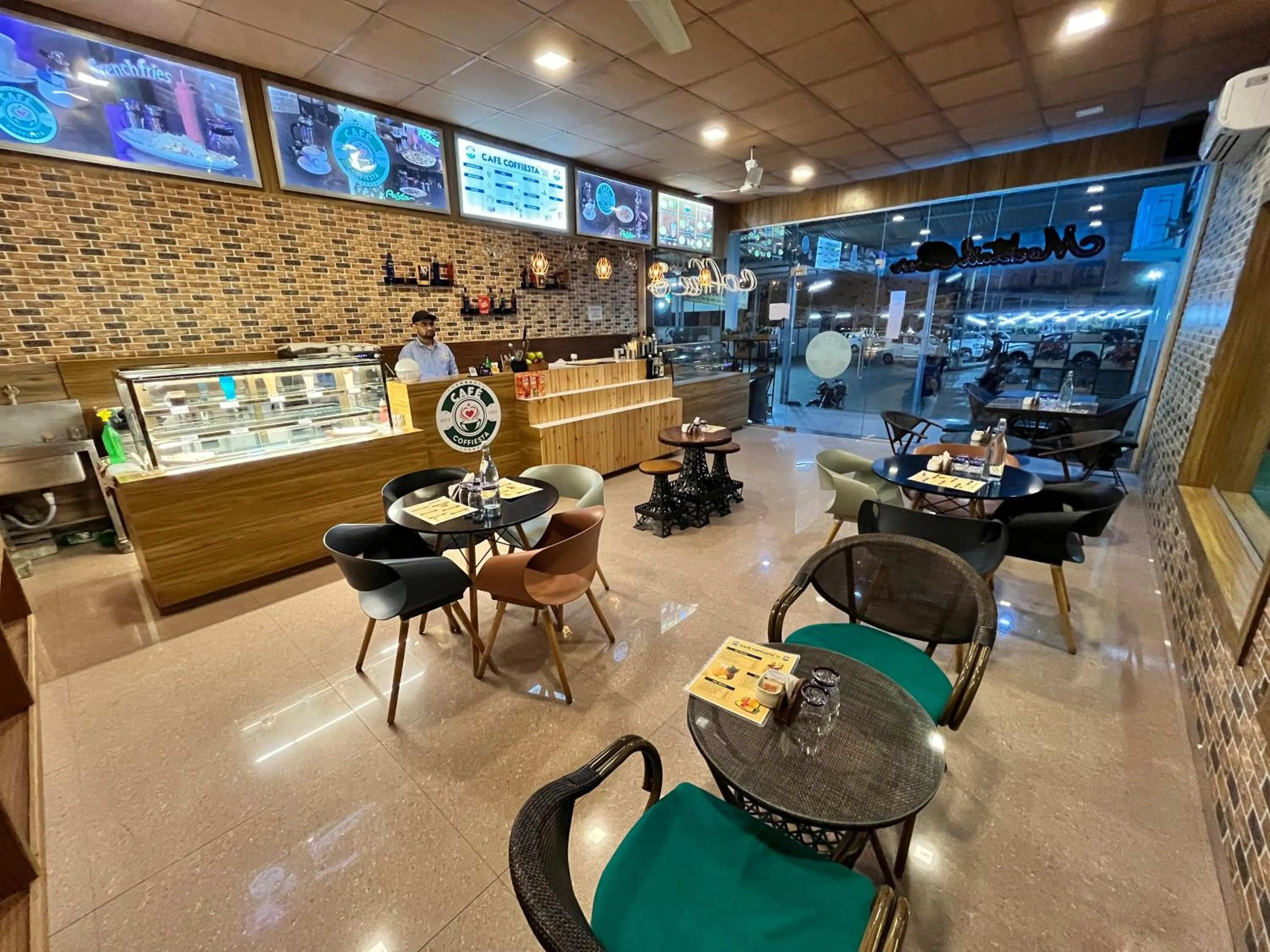 Restaurant/places to eat in Hotel Grand Darshan Vadodara