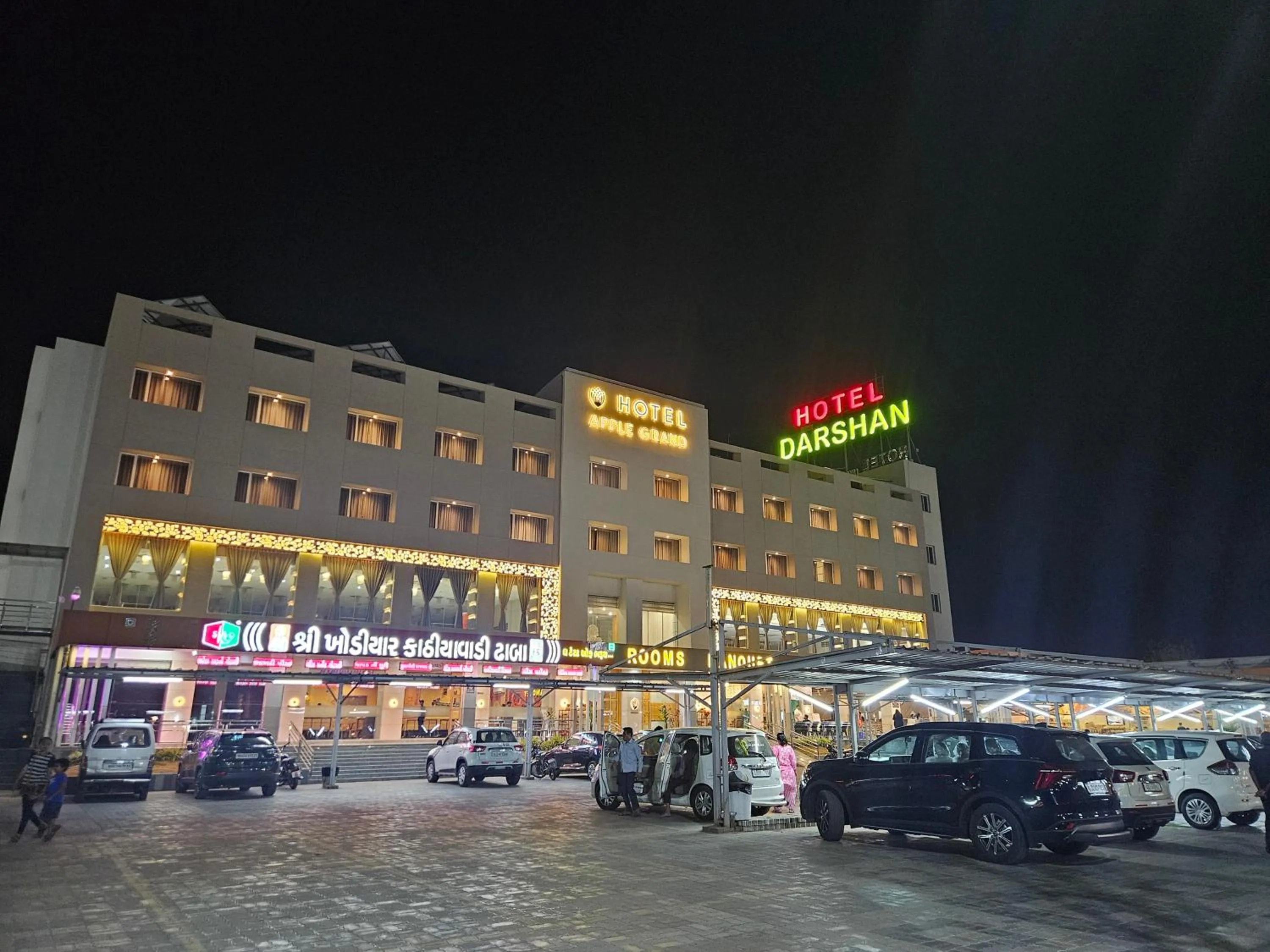 Property building in Hotel Grand Darshan Vadodara