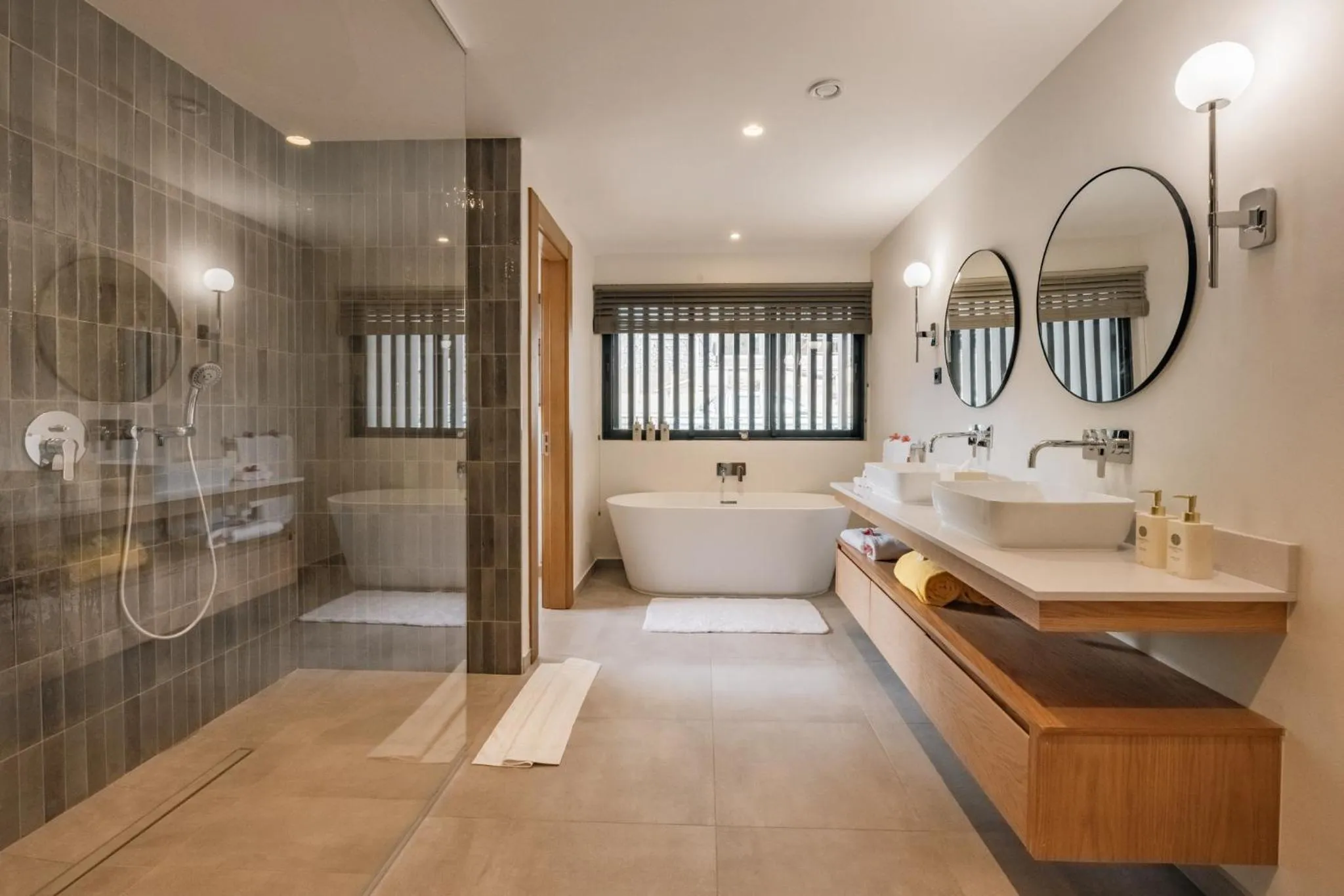 Shower in Legend Hill Residences and Spa