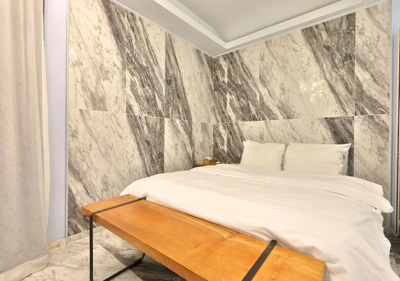 Bed in February Hotel Gimhae