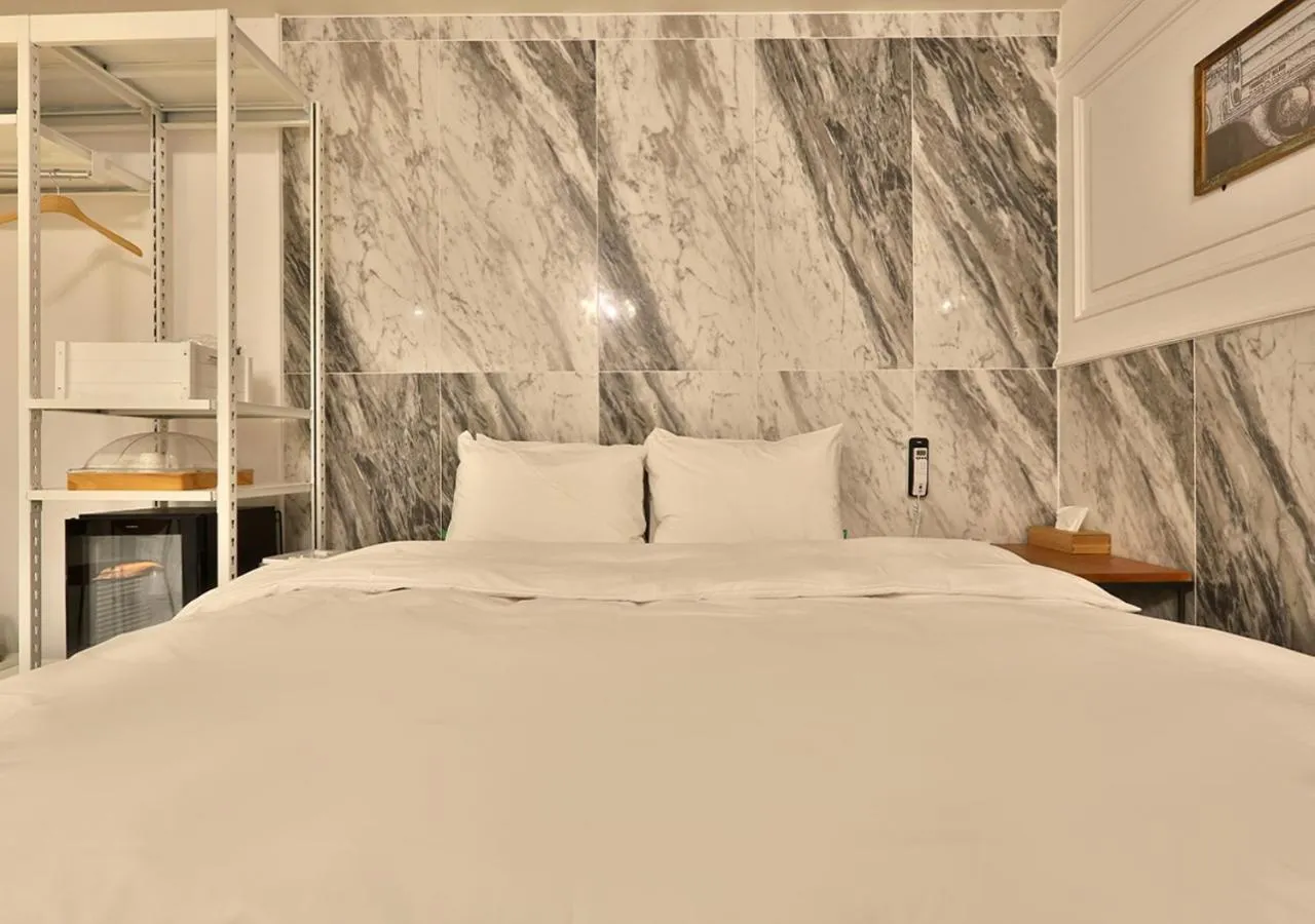 Bed in February Hotel Gimhae