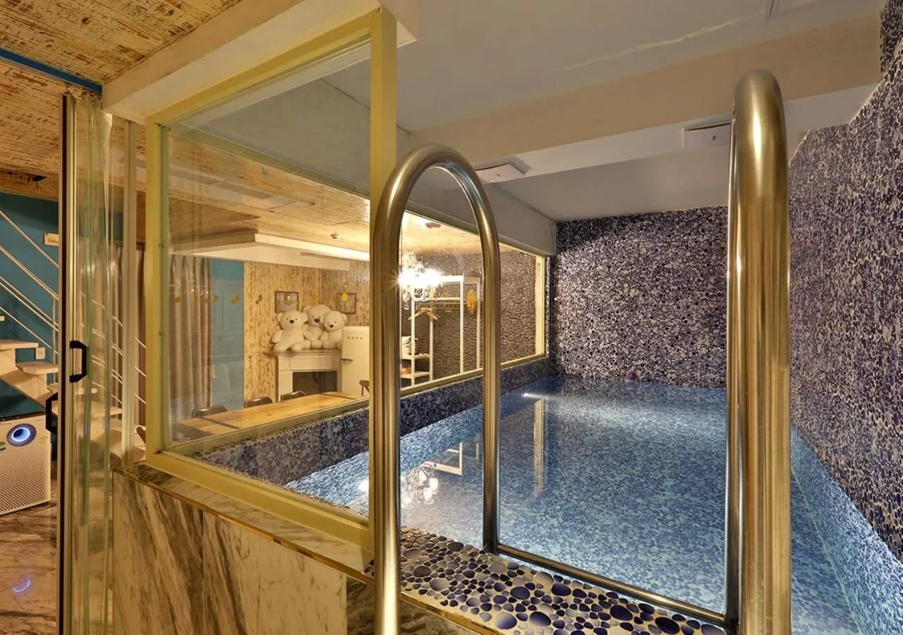 February Hotel Gimhae