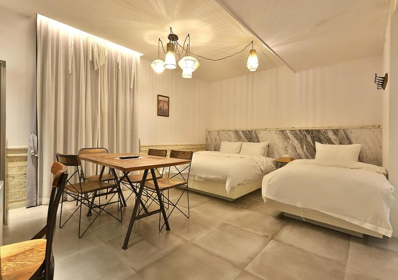 Bed in February Hotel Gimhae