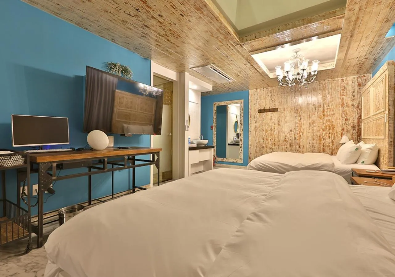 Bed in February Hotel Gimhae