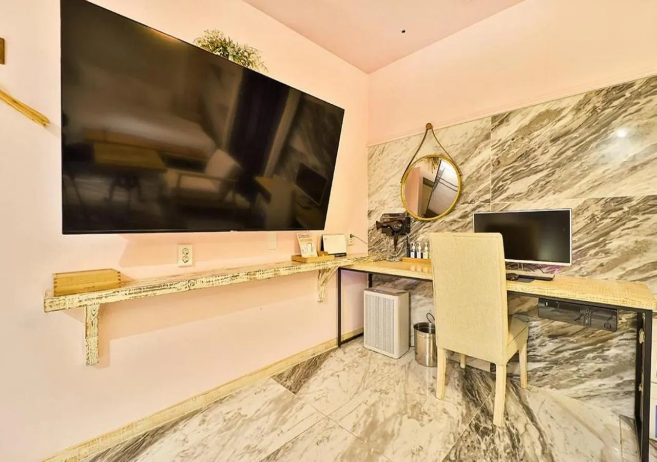 February Hotel Gimhae