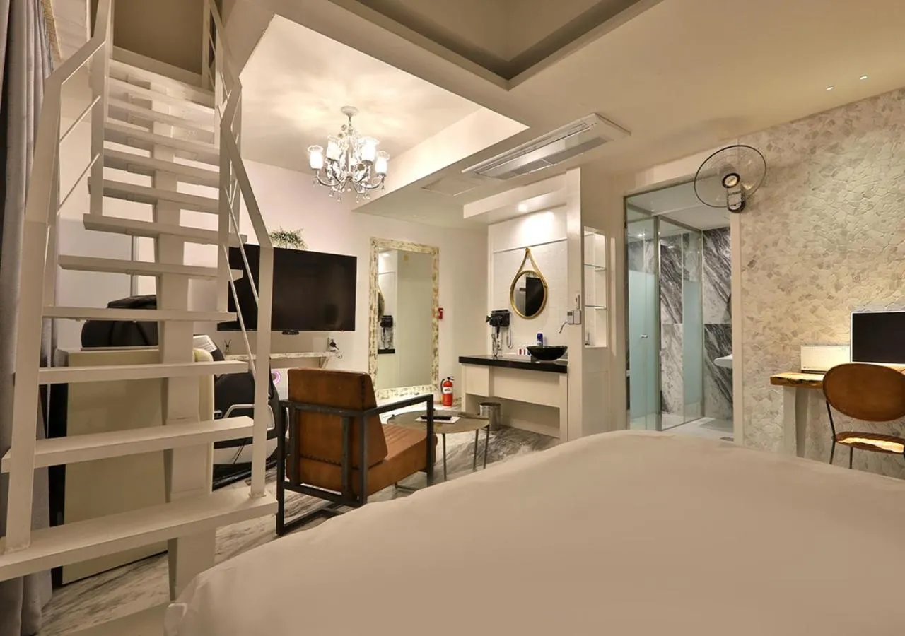 Bed in February Hotel Gimhae