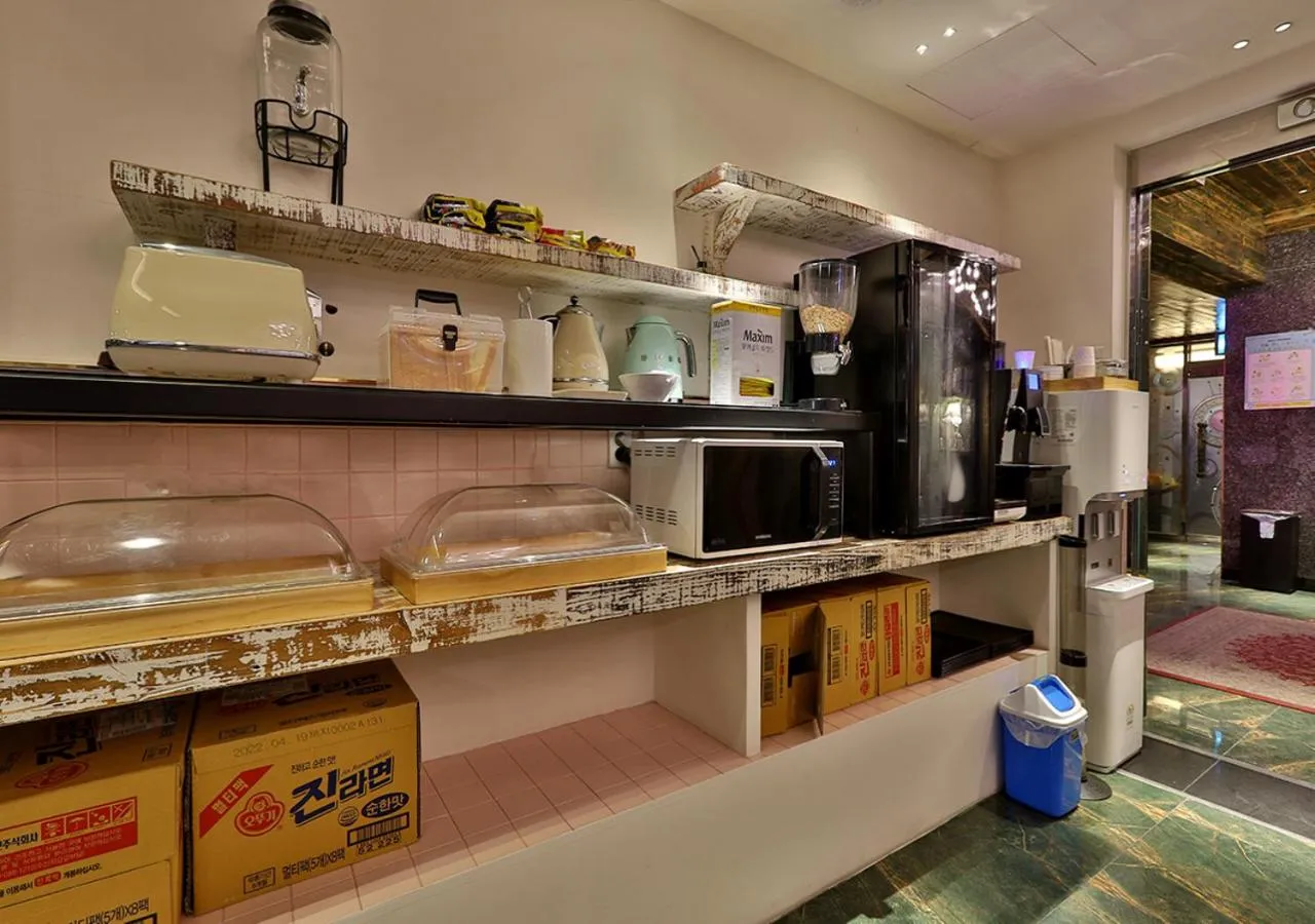 February Hotel Gimhae