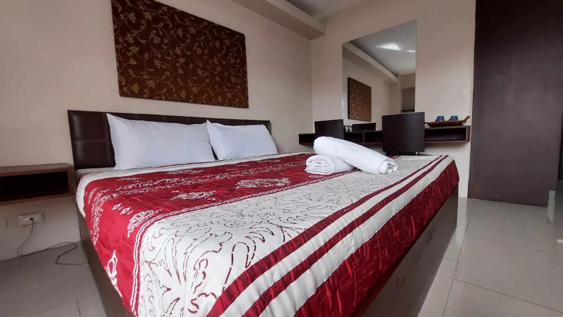 Bed in Regina Hometel