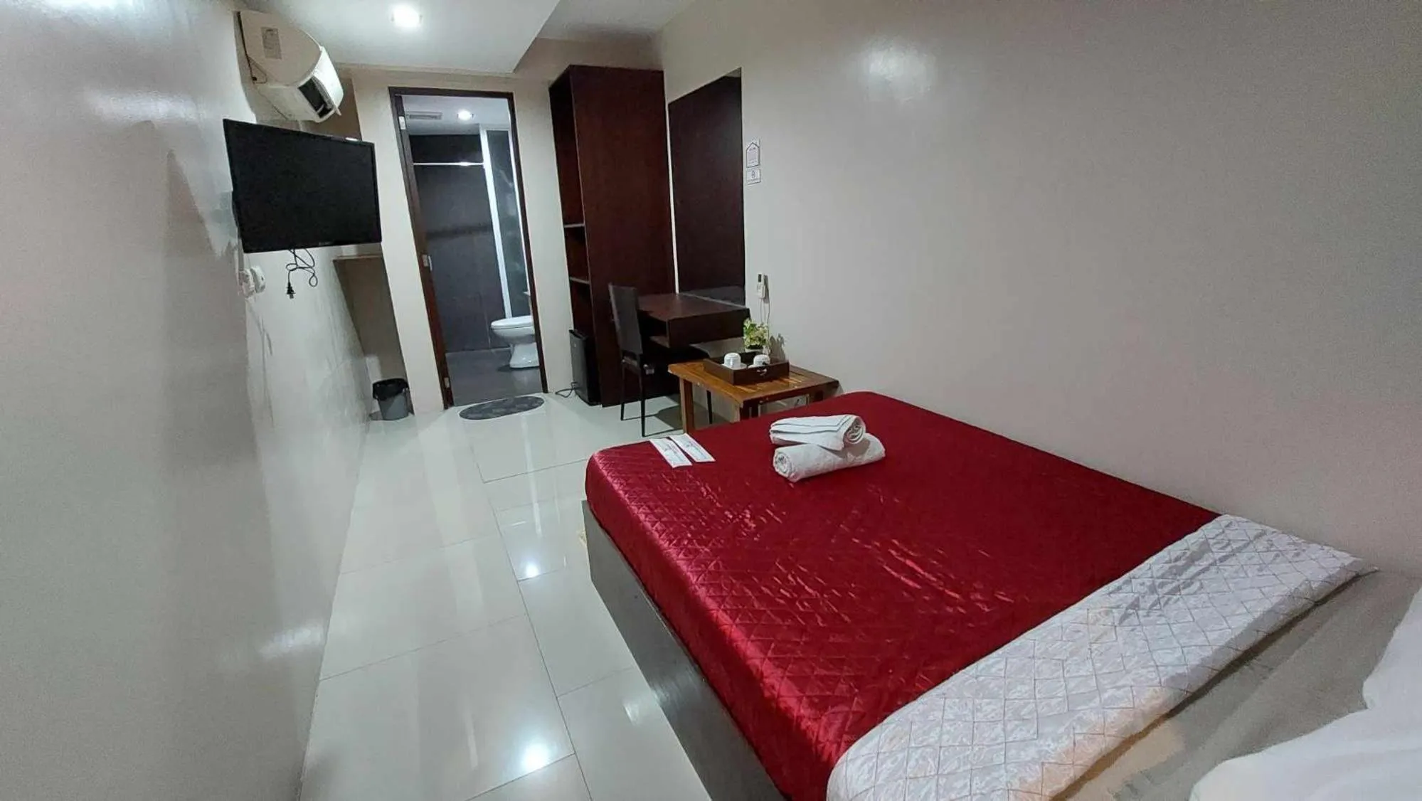 Bed in Regina Hometel