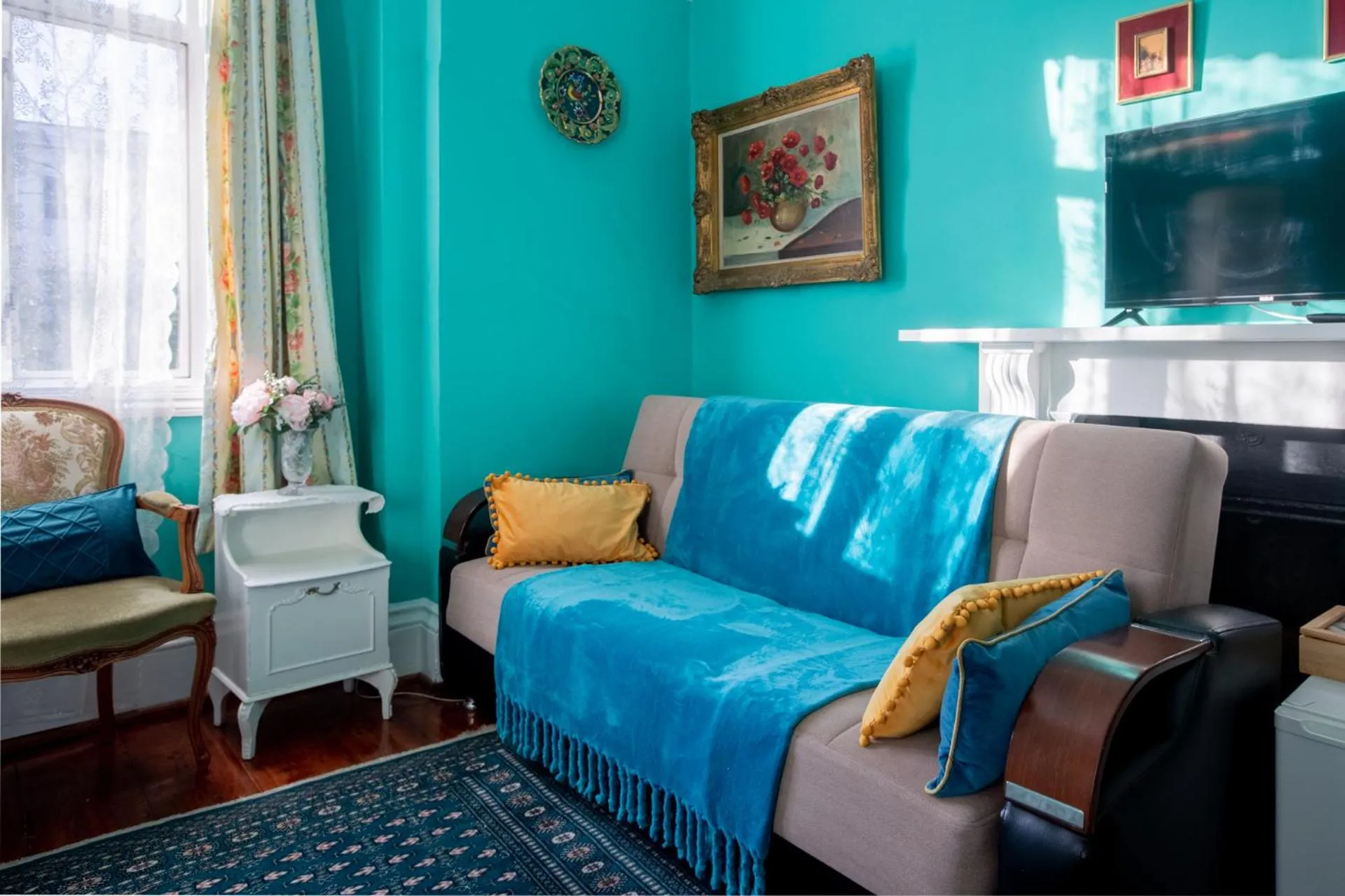 Seating area in Dawson Place, Juliette's Bed and Breakfast