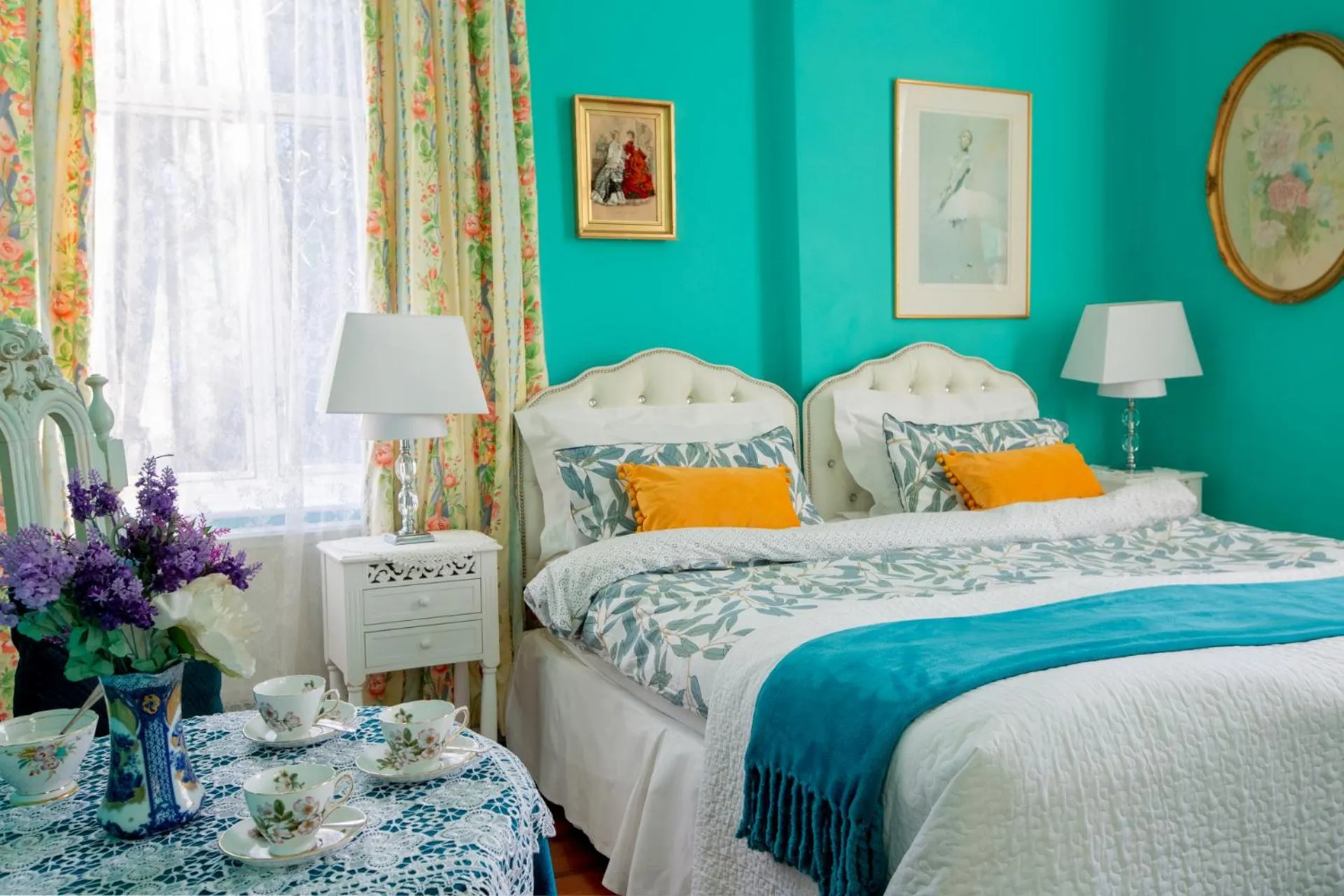 Bed in Dawson Place, Juliette's Bed and Breakfast