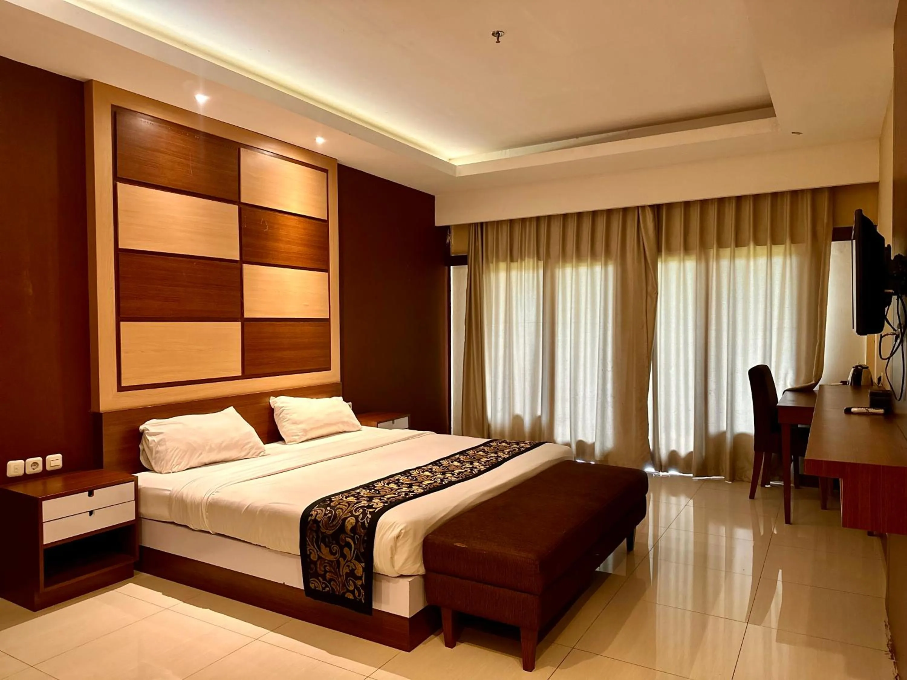 Bed in Grand Mulya Hotel Bogor