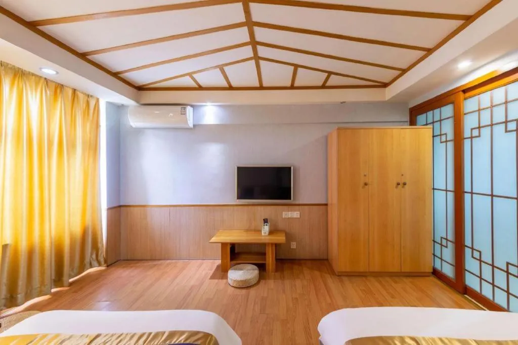 Bed in Yue Lai Yue Hotel