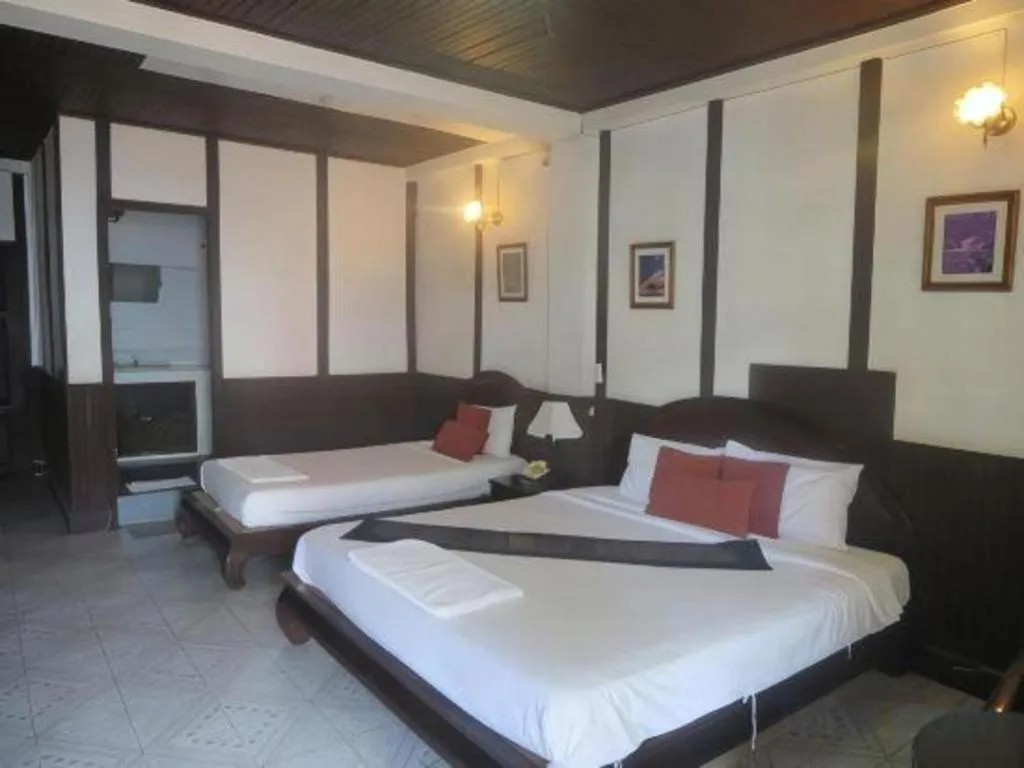 Bed in New Lao Paris Hotel