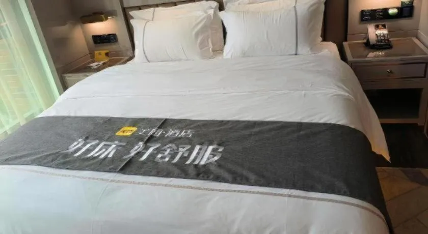 Bed in Tomeet Hotel