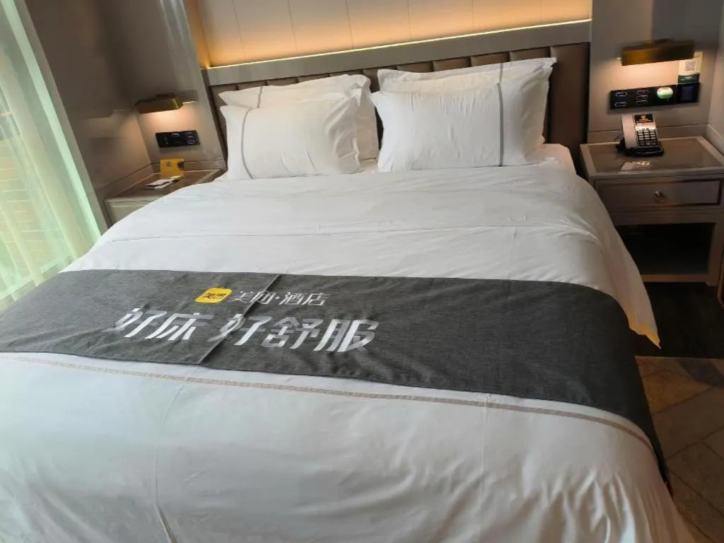 Bed in Tomeet Hotel