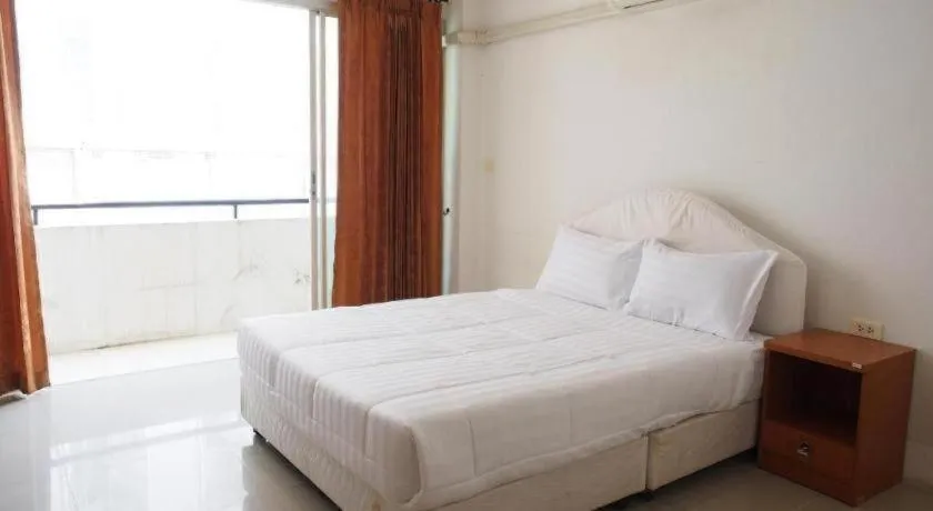 Bed in Phetsuwan Hotel